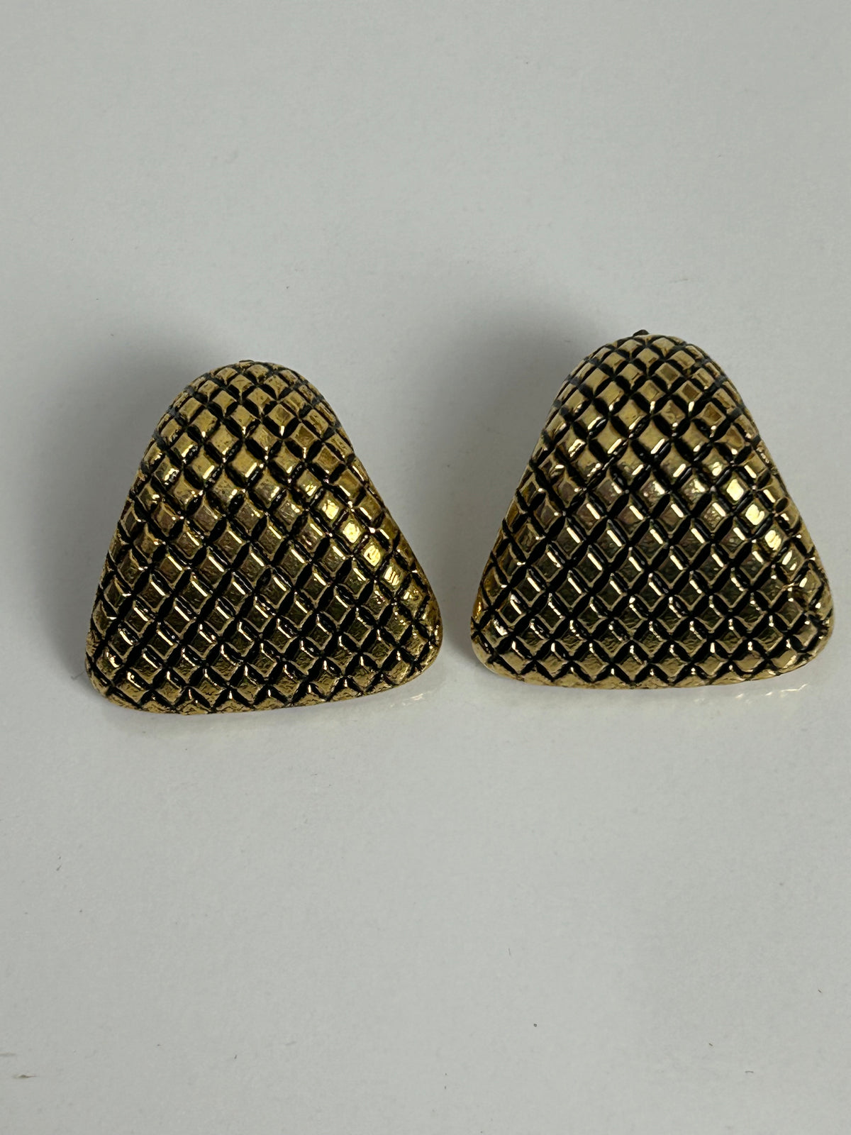 Vintage 1960s Lightweight Gold Tone Diamond Cutwork Clip On Earrings