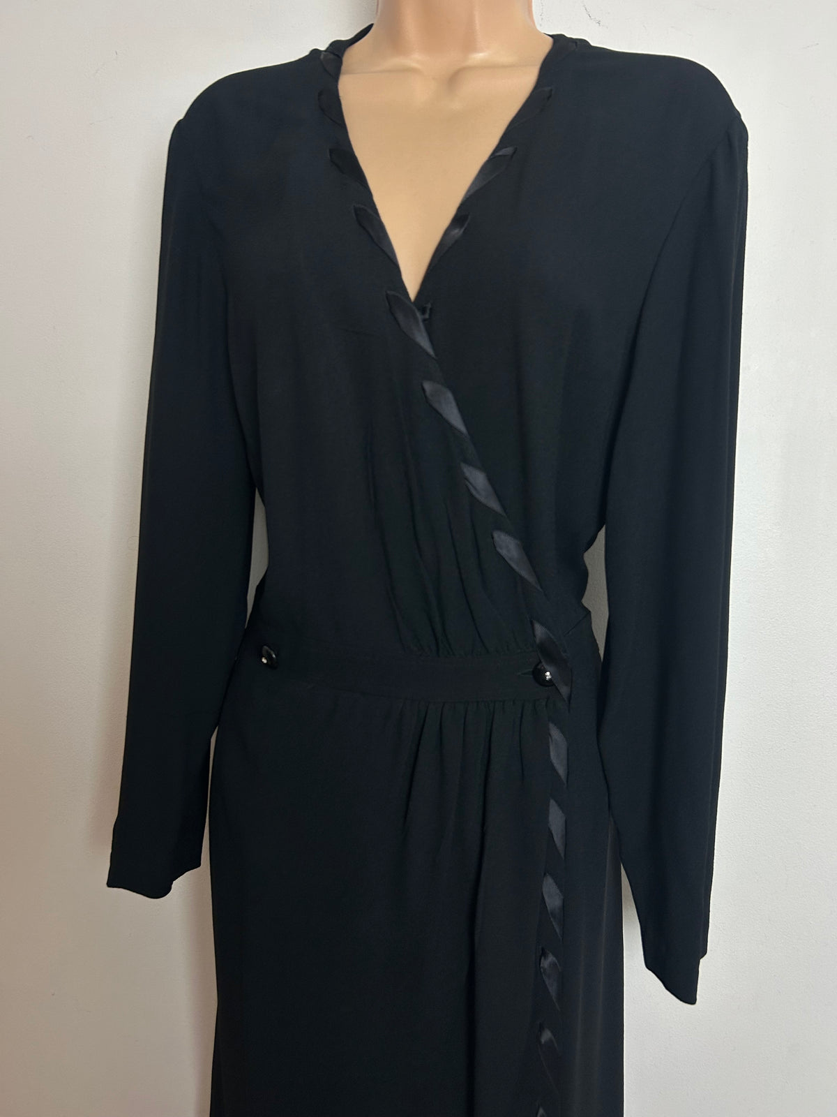 Vintage 1980s VALENTINO MISS V Size 12 Black 1940s STYLE Ribbon Trim Wrap Dress