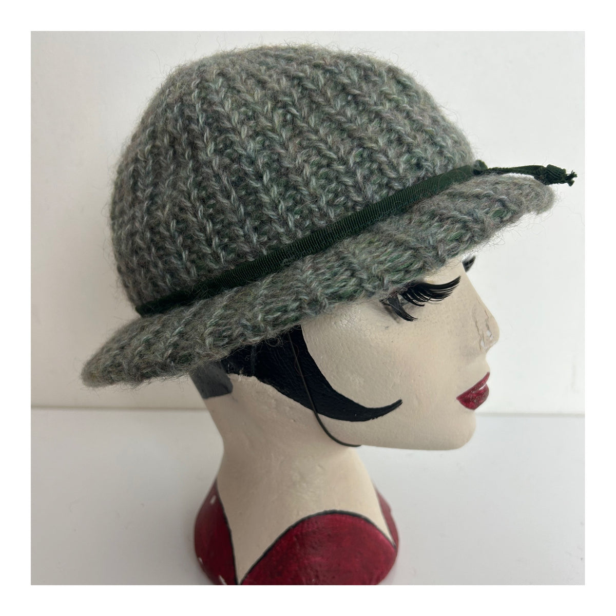 Vintage 1970s Green Wool Mix Cable Knit Braid Trim Hat With Chin Strap