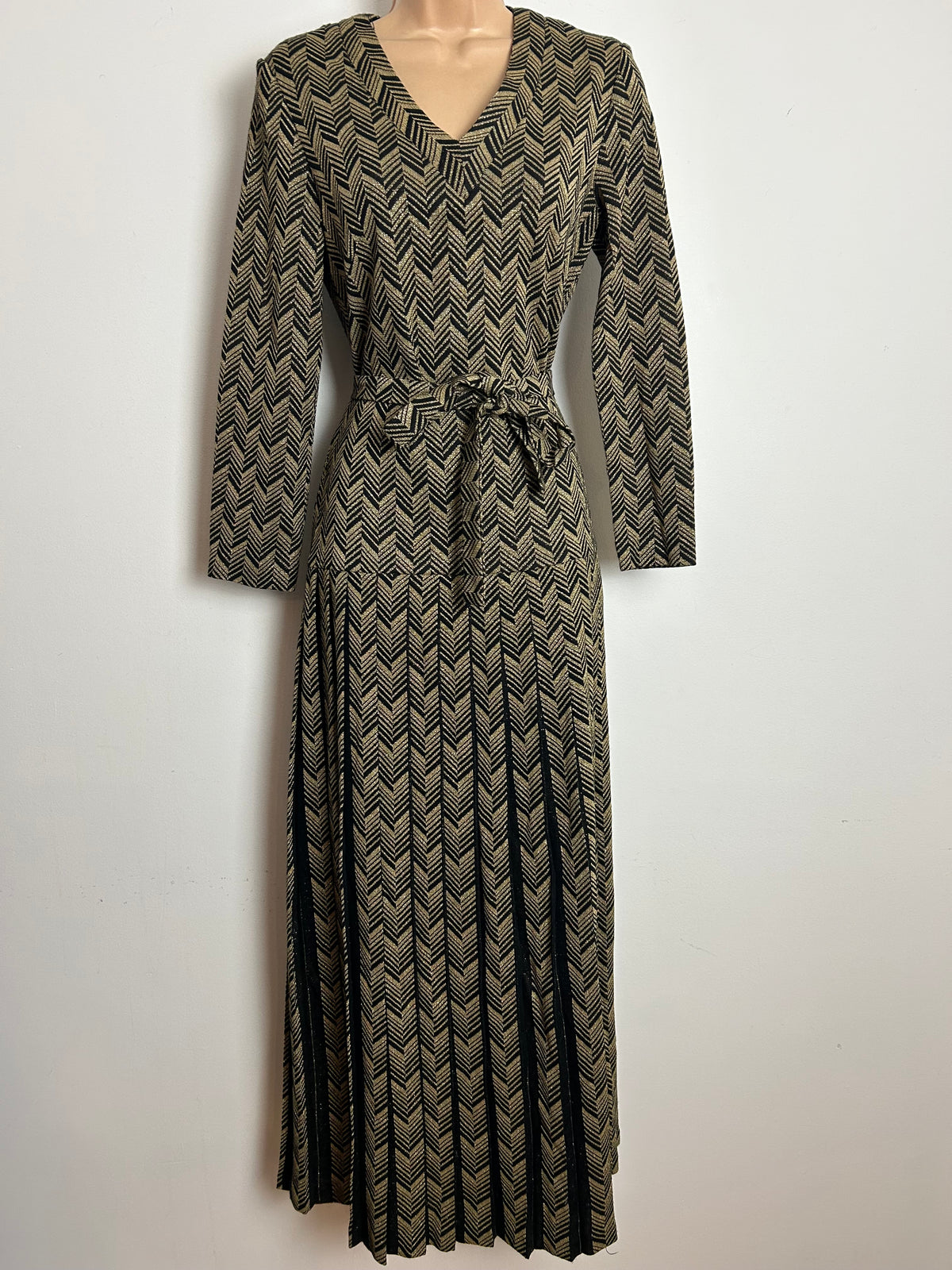 Vintage 1970s EASTEX Size 10 Black & Gold Chevron Stripe Belted Pleated Occasion Evening Maxi Dress