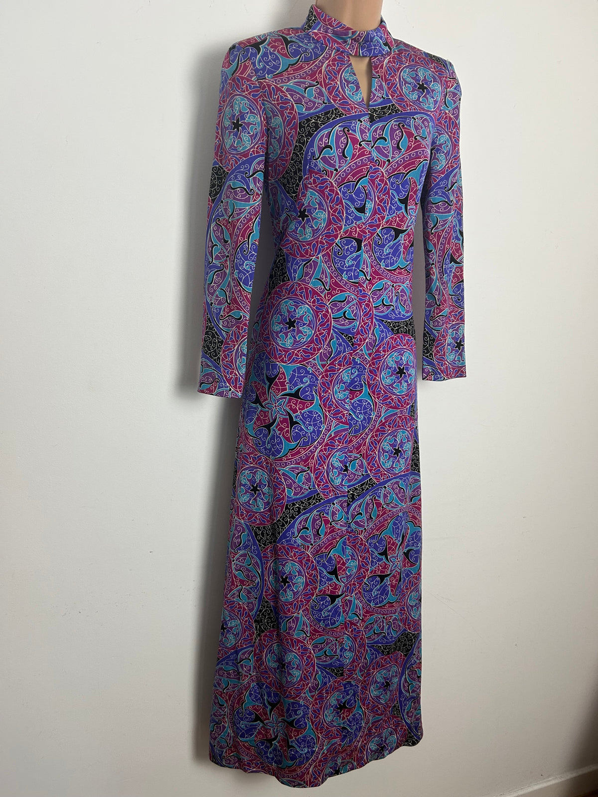 Vintage 1970s Size 6-8 Pink Purple & Turquoise Psychedelic Abstract Keyhole Maxi Dress