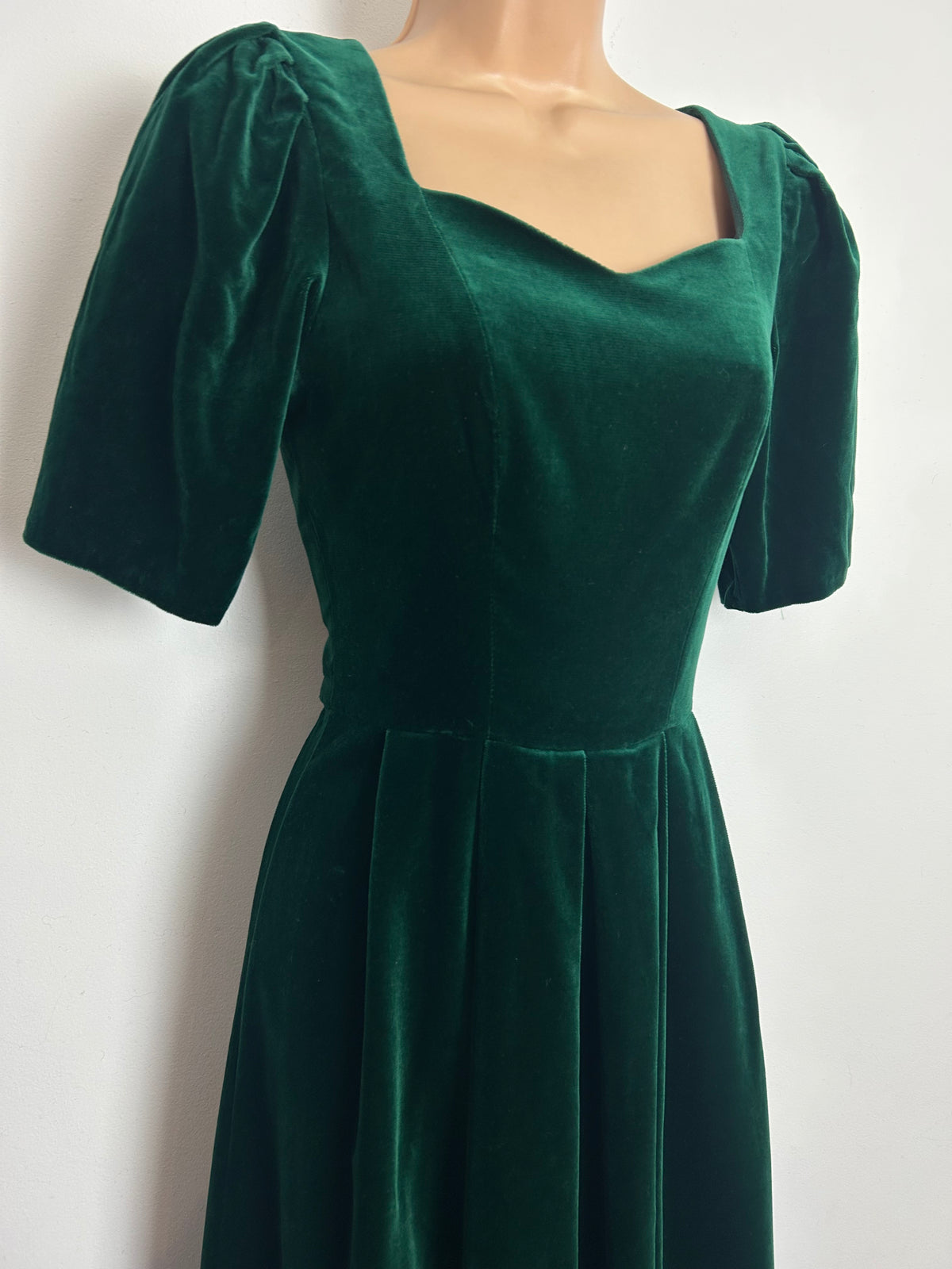 Vintage 1980s LAURA ASHLEY Size 6 (8 On Label) Dark Green Velvet Pleated Xmas Dress