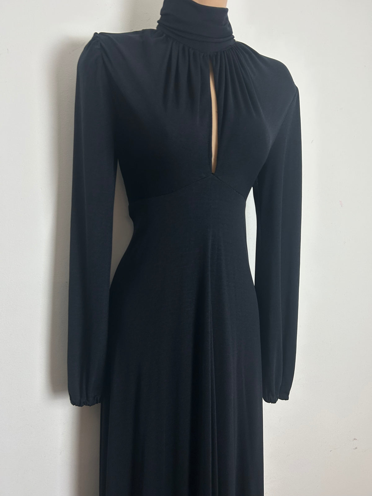 Vintage 1970s ZANIE Size 6-8 Black Long Sleeve Turtle Neck Keyhole Long Sleeve Maxi Dress