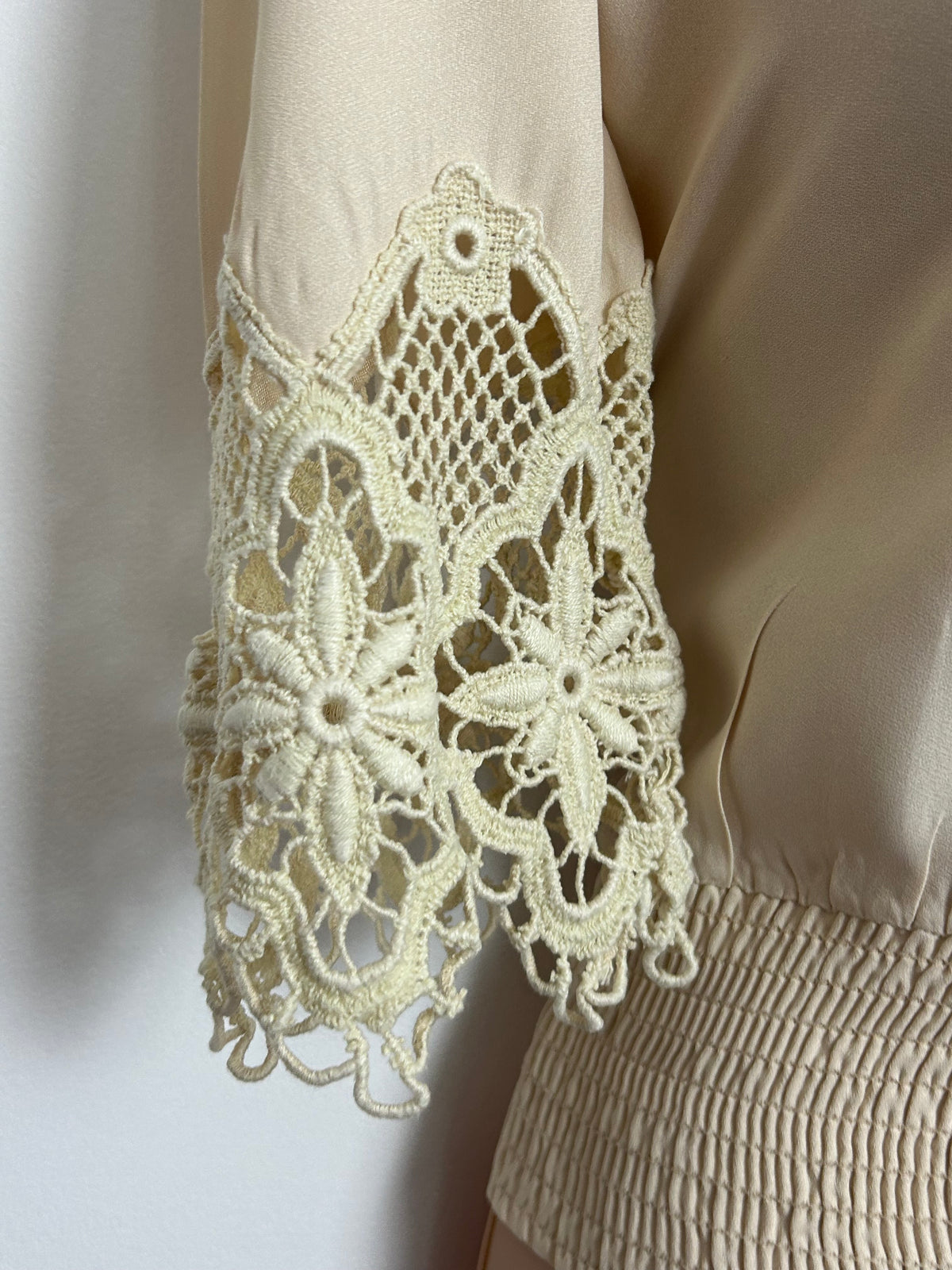 Vintage Late 1970s HARRY LAURE PARIS Size 8 Beige Crochet Lace Sleeve Shirred Waist Blouse