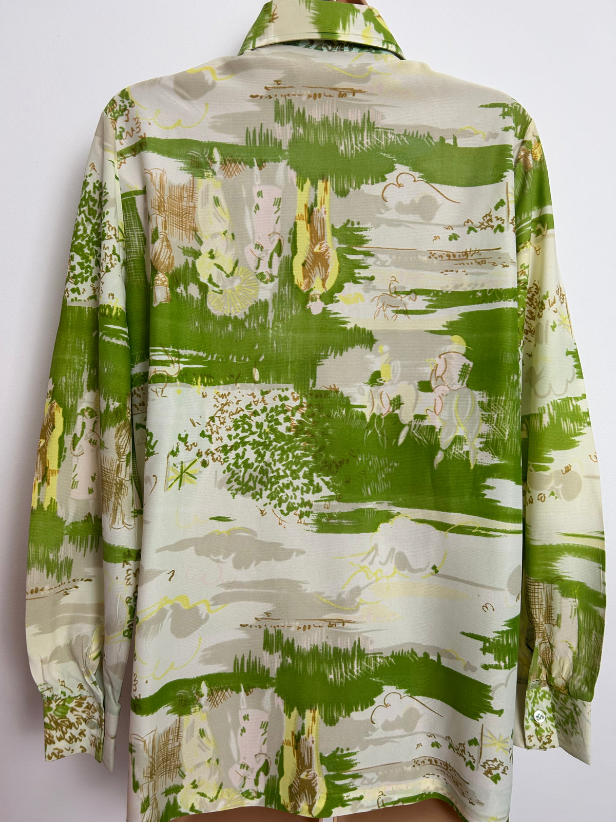 Vintage 1970s Size 14-16 Green & Cream Abstract Figurines Novelty Print Long Sleeve Dagger Collar Shirt