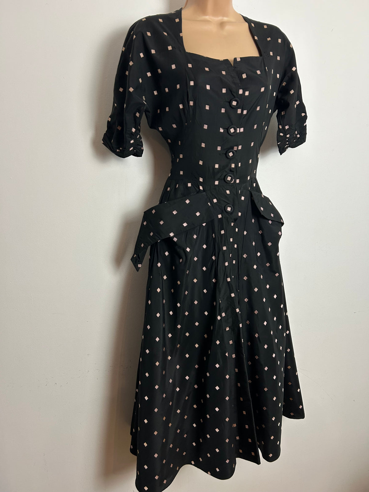 Vintage Late 1940s Size 4-6 Black & Pink Square Pattern Feature Pockets Swing Dress