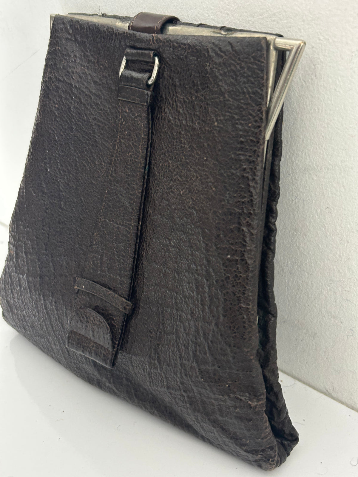 Vintage 1940s Dark Brown Textured Leather & Silver Frame Hand Strap Clutch Bag