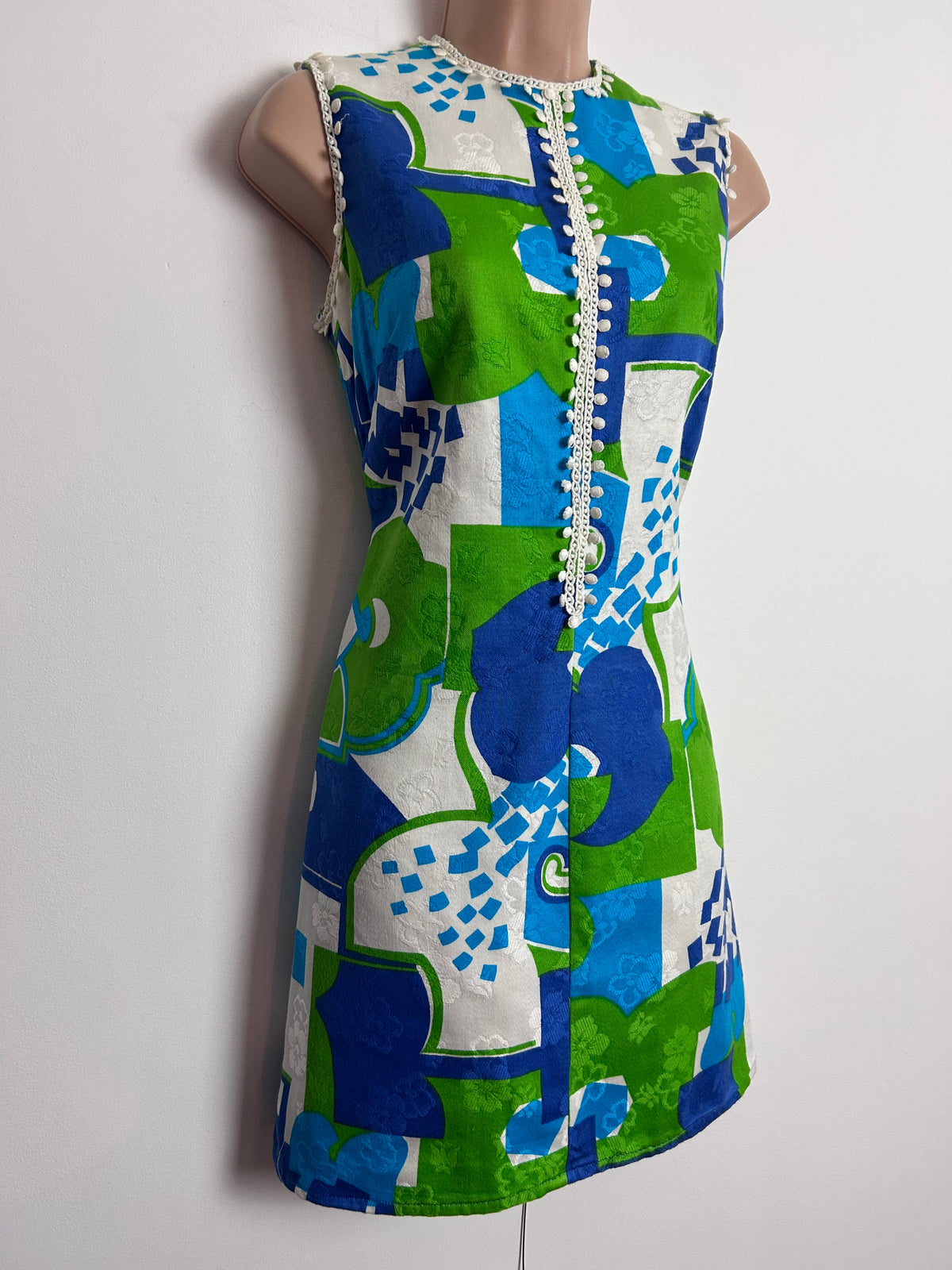 Vintage 1960s MIDGE GRANT UK Size 8 Green Blue & White Abstract Print Lace Trim Mini Mod Shift Dress