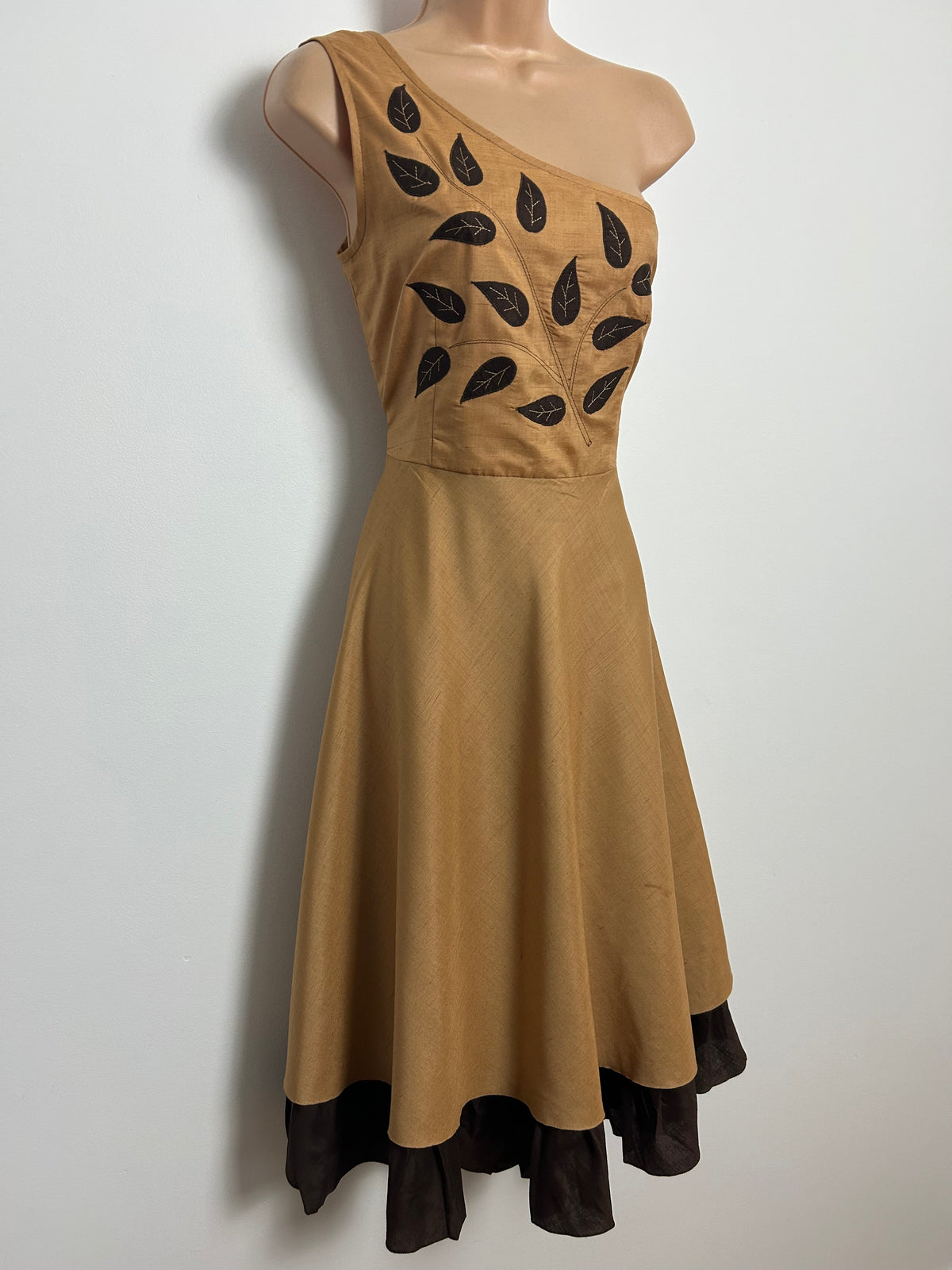 Vintage 1970s Size 8 Brown Tones Leaf Applique Detail One Shoulder Fit & Flare Dress