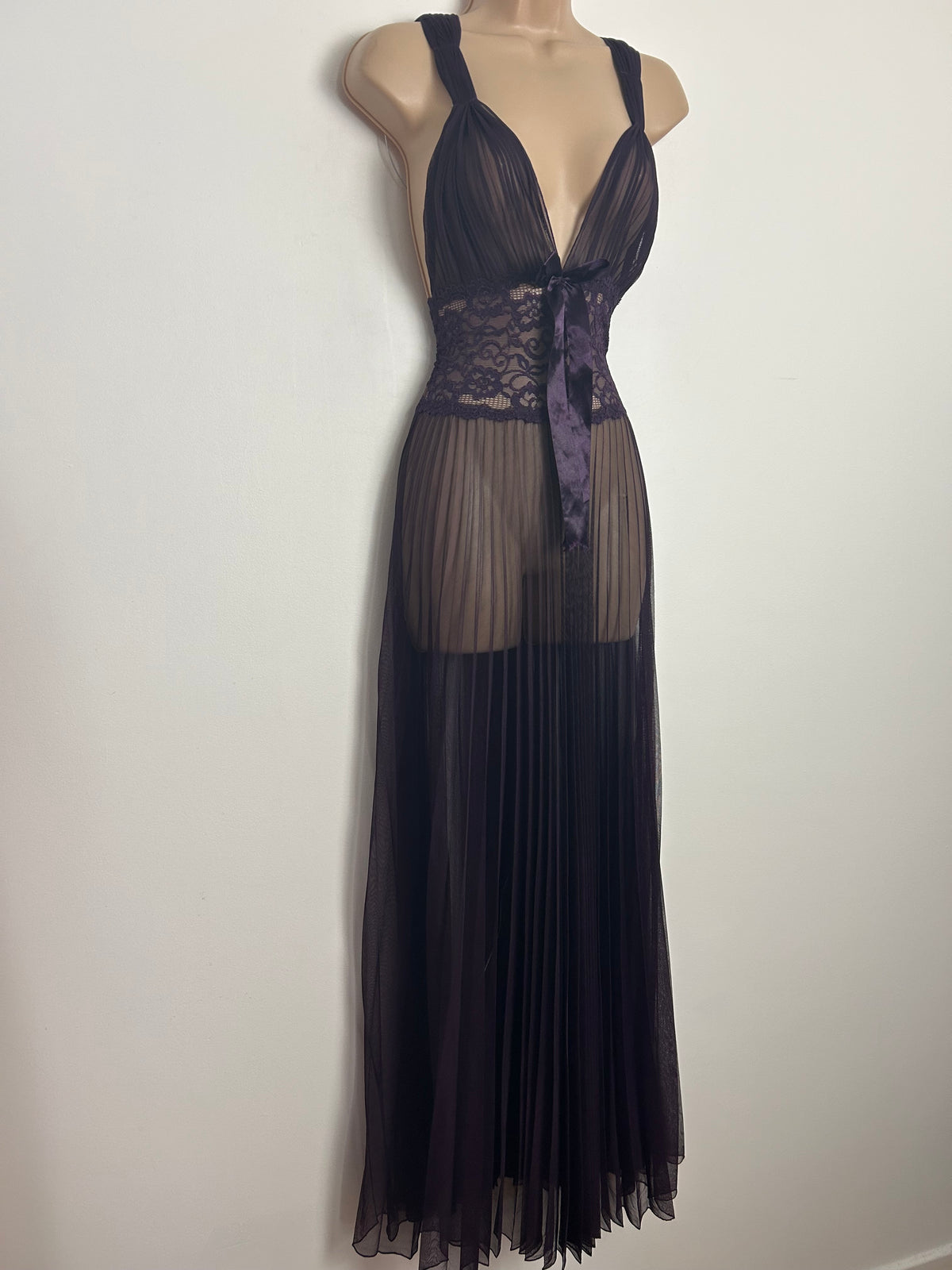 Vintage Size 8-10 deep Plum Purple Ruched Lace Waist Panel Bow Detail Pleated Full Length Negligee Nightdress