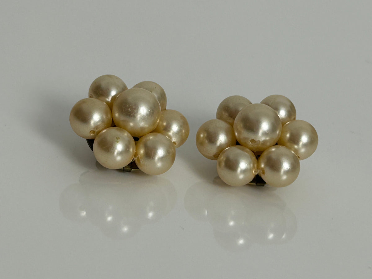 Vintage 1960s Large Faux Pearl Flower Daisy Shaped Mod Clip On Earrings