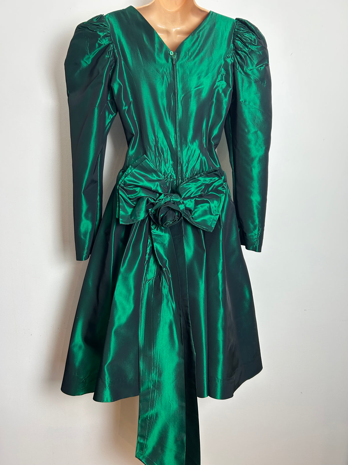 Vintage 1980s GLENDA WHITE Size 12-14 Bottle Green Taffeta Long Sleeve Bow Back Xmas Party Dress