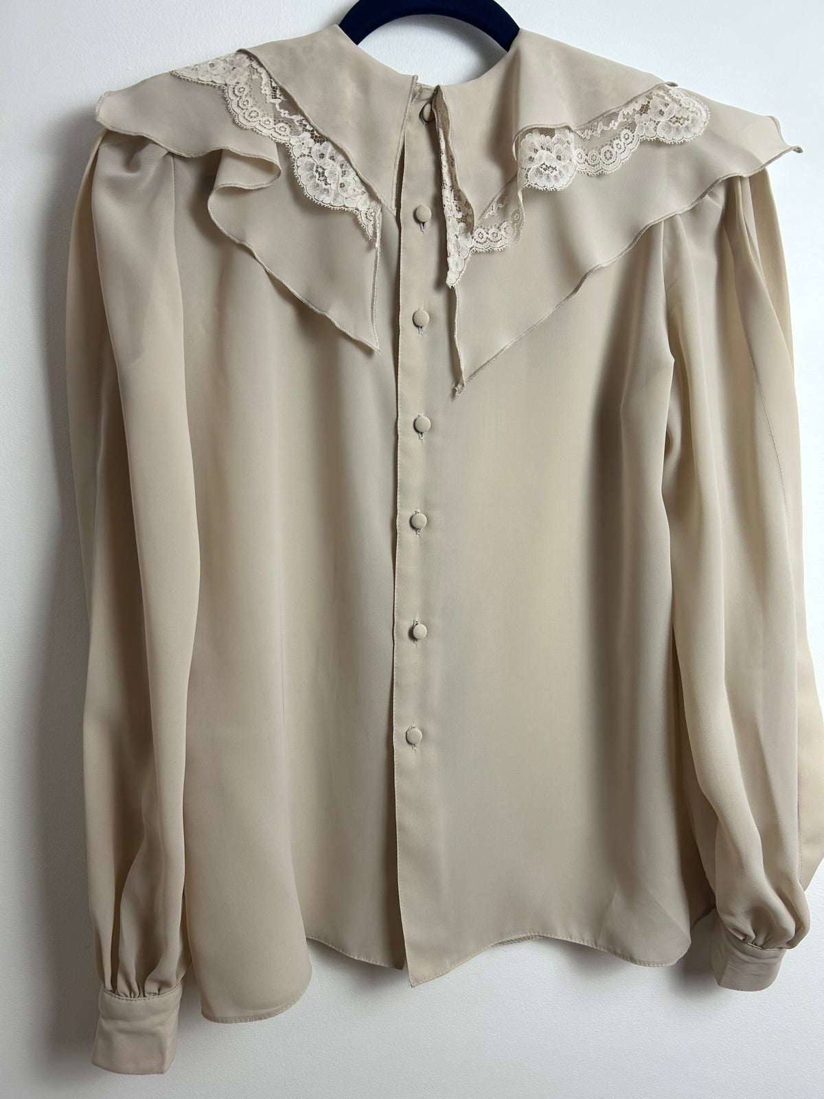 Vintage 1980s Size 14 Soft Beige Layered Lace Collar Pleated Long Sleeve Button Back Blouse