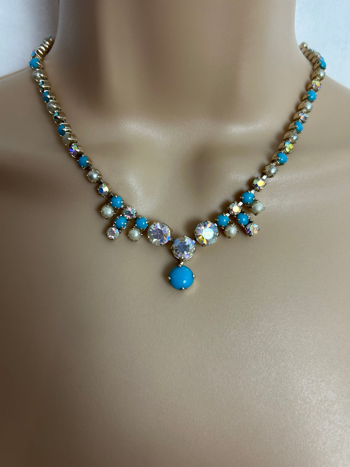 Vintage 1960s Blue Turquoise & Iridescent Aurora Borealis Glass Stone Flower Necklace
