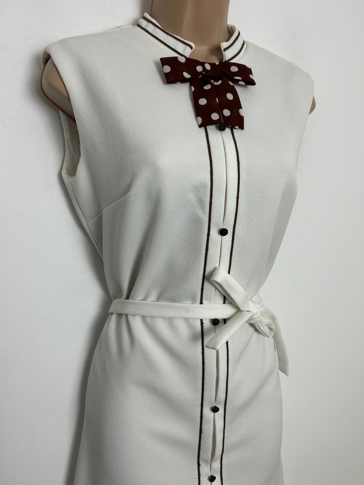 Vintage 1960s Size 12 Off White & Brown Piping Trim Sleeveless Belted Bow Tie Detail Mod Dress