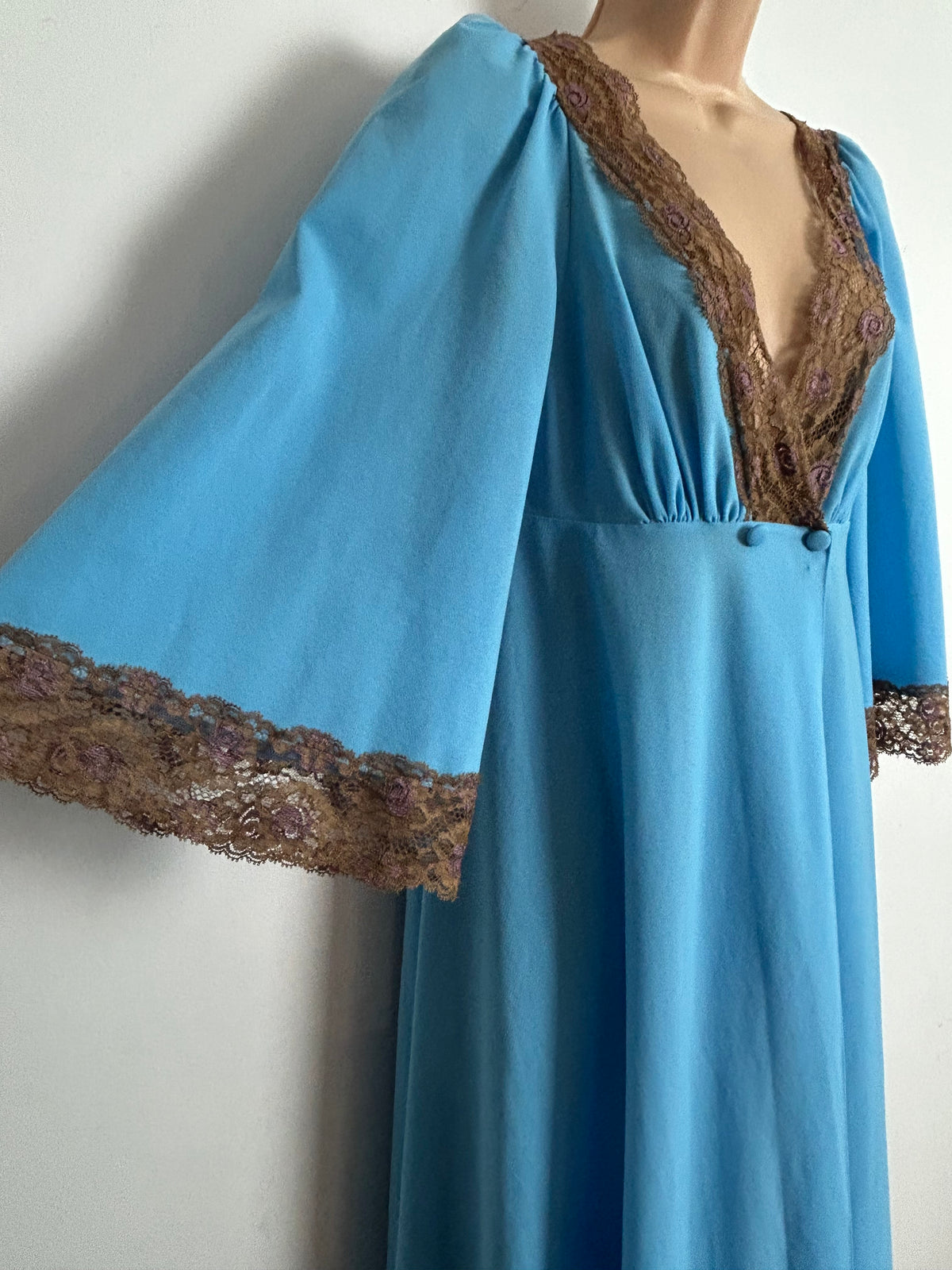 Vintage Late 1960s Size 10 Blue & Brown Lace Trim Matching Peignoir Set