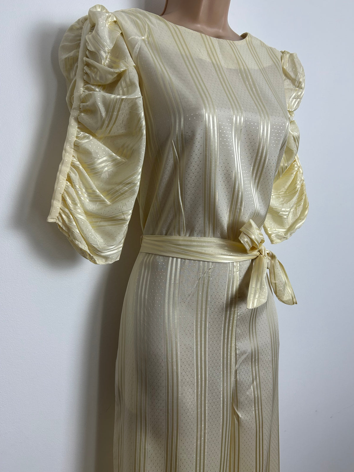 Vintage 1980s Size 8-10 Cream Stripe & Spot Pattern Belted Ruched Sleeve Jumpsuit