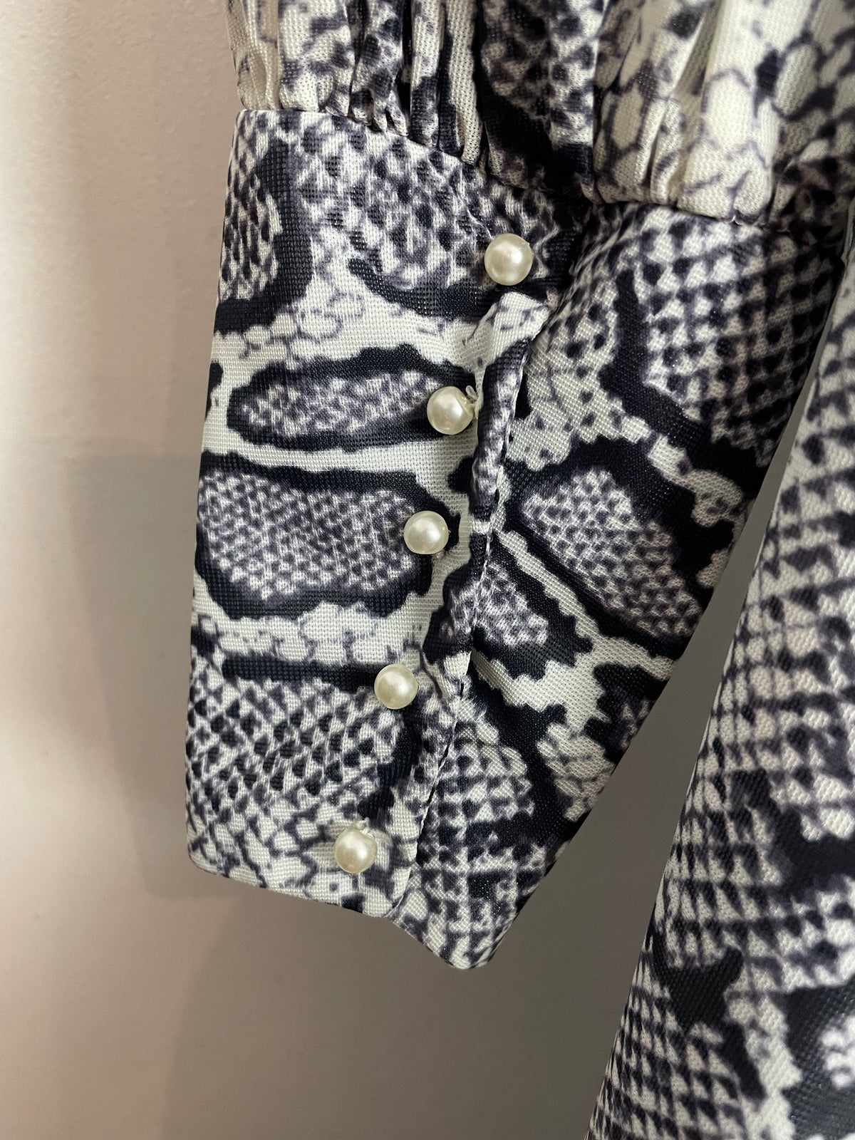 Vintage 1970s UK Size 10 Grey & White Tones Snakeskin Reptile Print Long Sleeve Maxi Dress