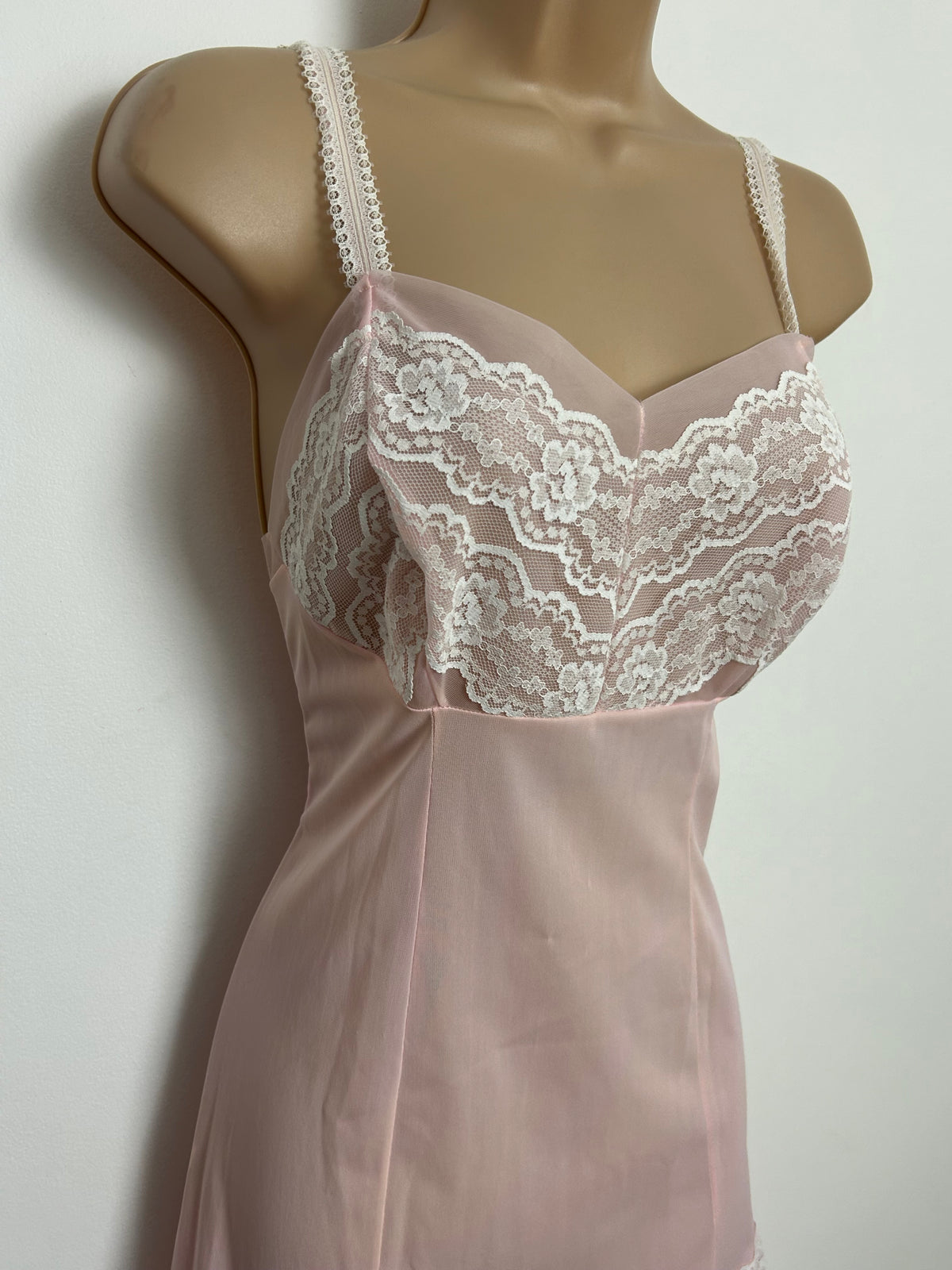 Vintage 1960s Size 10 Beautiful Pale Pink Lace Detail Nylon Slip
