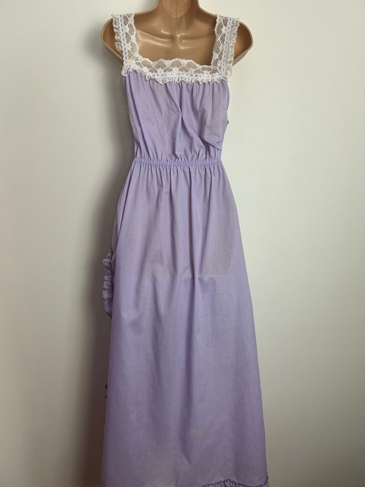 Vintage 1970s Size 10 Pale Lilac White Lace Trim Mock Ruffle Trim Cotton Mix Nightdress