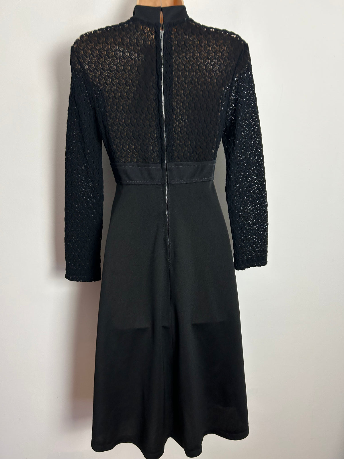Vintage 1970s UK Size 6-8 Black Stretch Lace Bodice Pussy Bow Long Sleeve Mod Dress