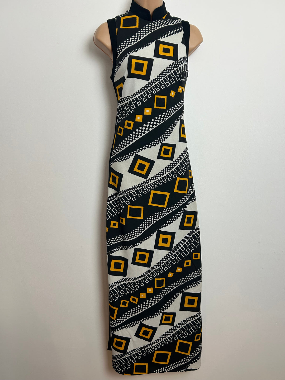 Vintage Early 1970s AMAZING Size 6-8 White Black & Yellow Geometric Print Column Maxi Dress