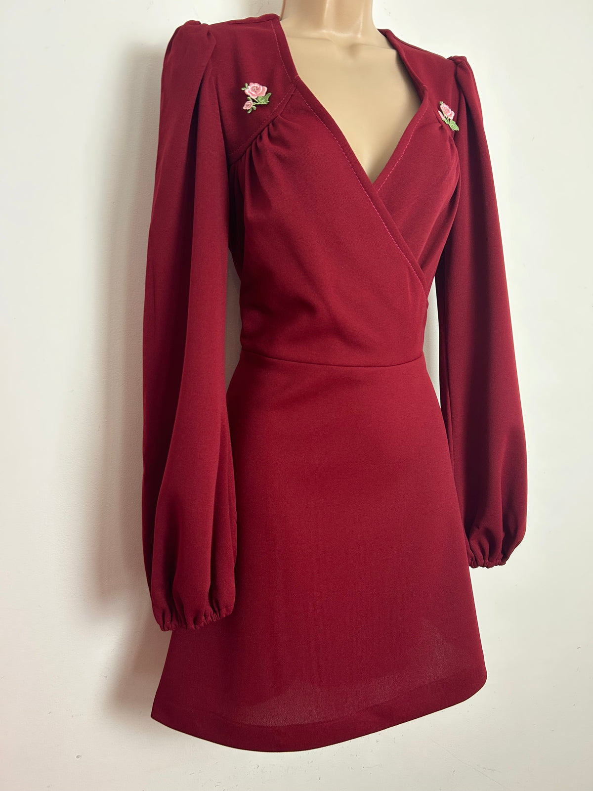 Vintage 1970s Size 10-12 Maroon Cross Over V-Neckline Long Sleeve Tie Back Day Dress