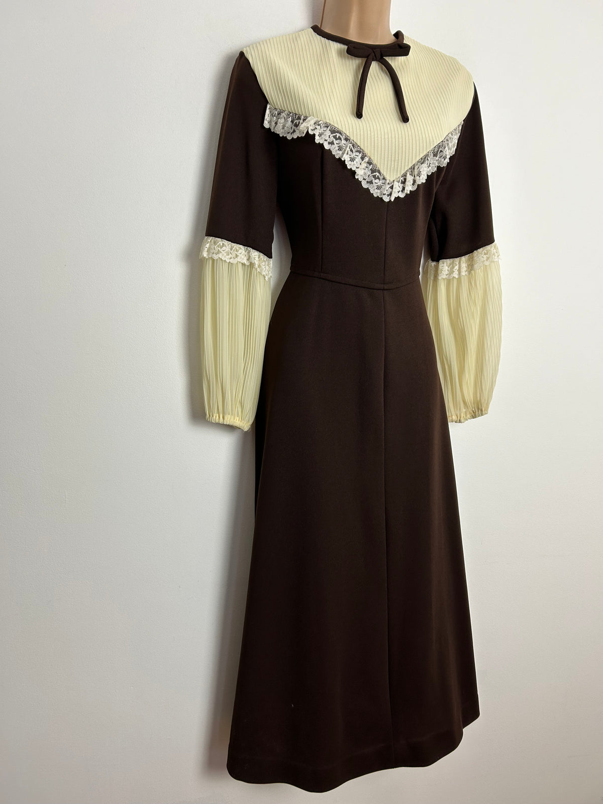 Vintage 1970s C&A UK Size 10 Chocolate Brown & Cream Ribbed Panel Long Sleeve Lace Trim Prairie Boho Midi Dress