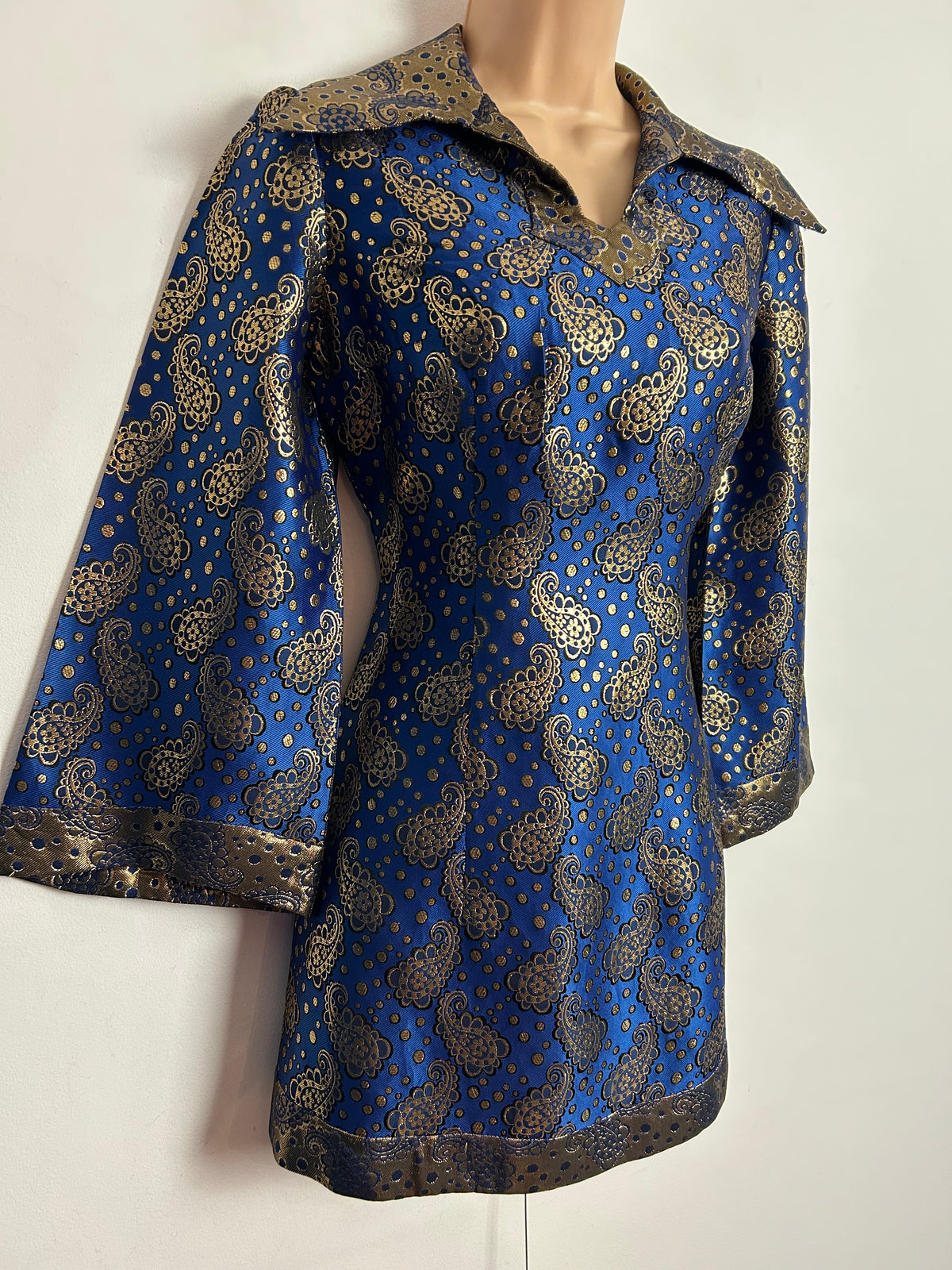 Vintage 1960s UK Size 8 Dark Blue & Gold Lurex Jacquard Paisley Dagger Collar Mini Party Dress