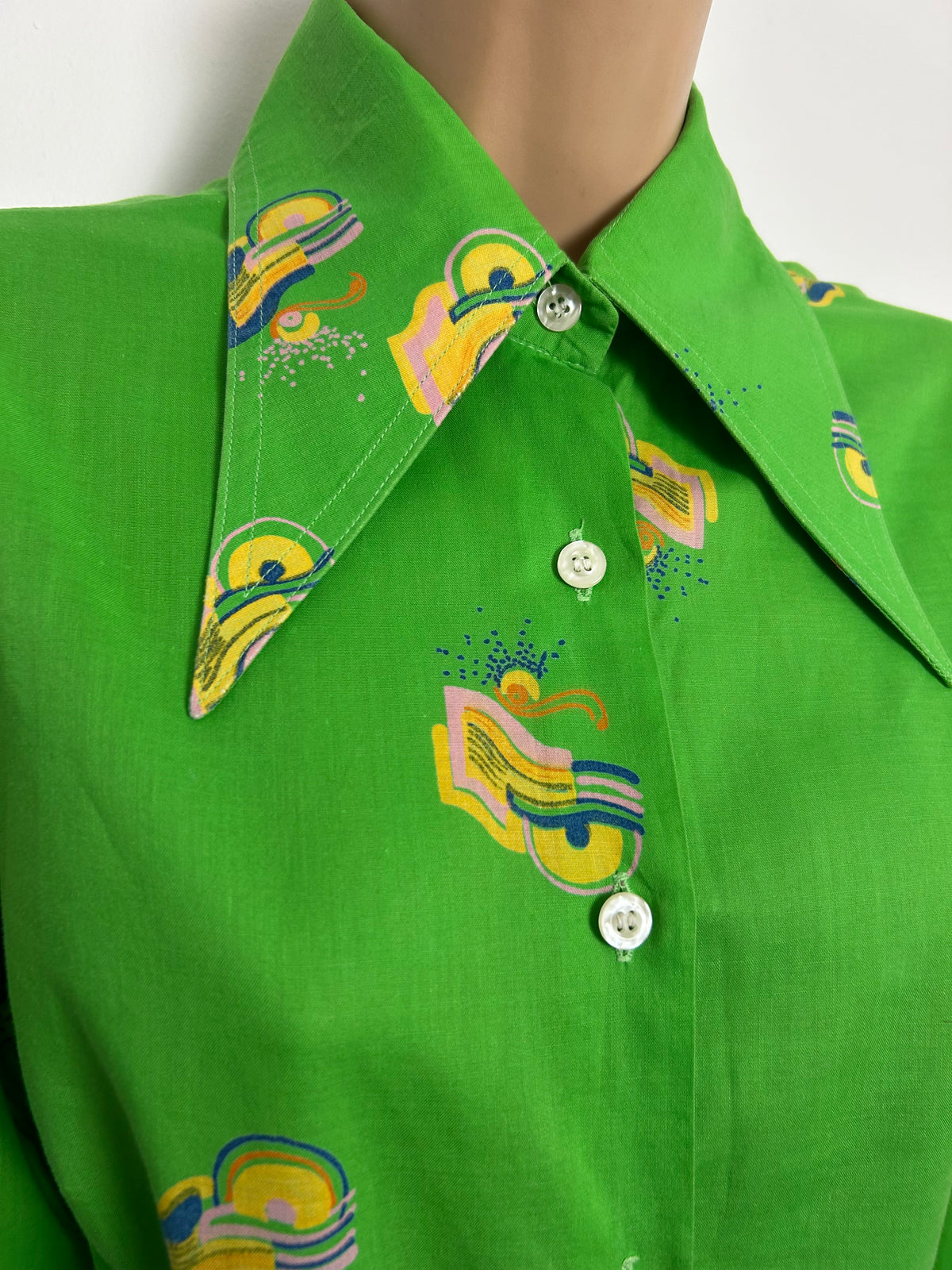 Vintage 1970s Size 12 Green Yellow Blue & Pink Abstract Print Dagger Collar Long Sleeve Cotton Mix Shirt