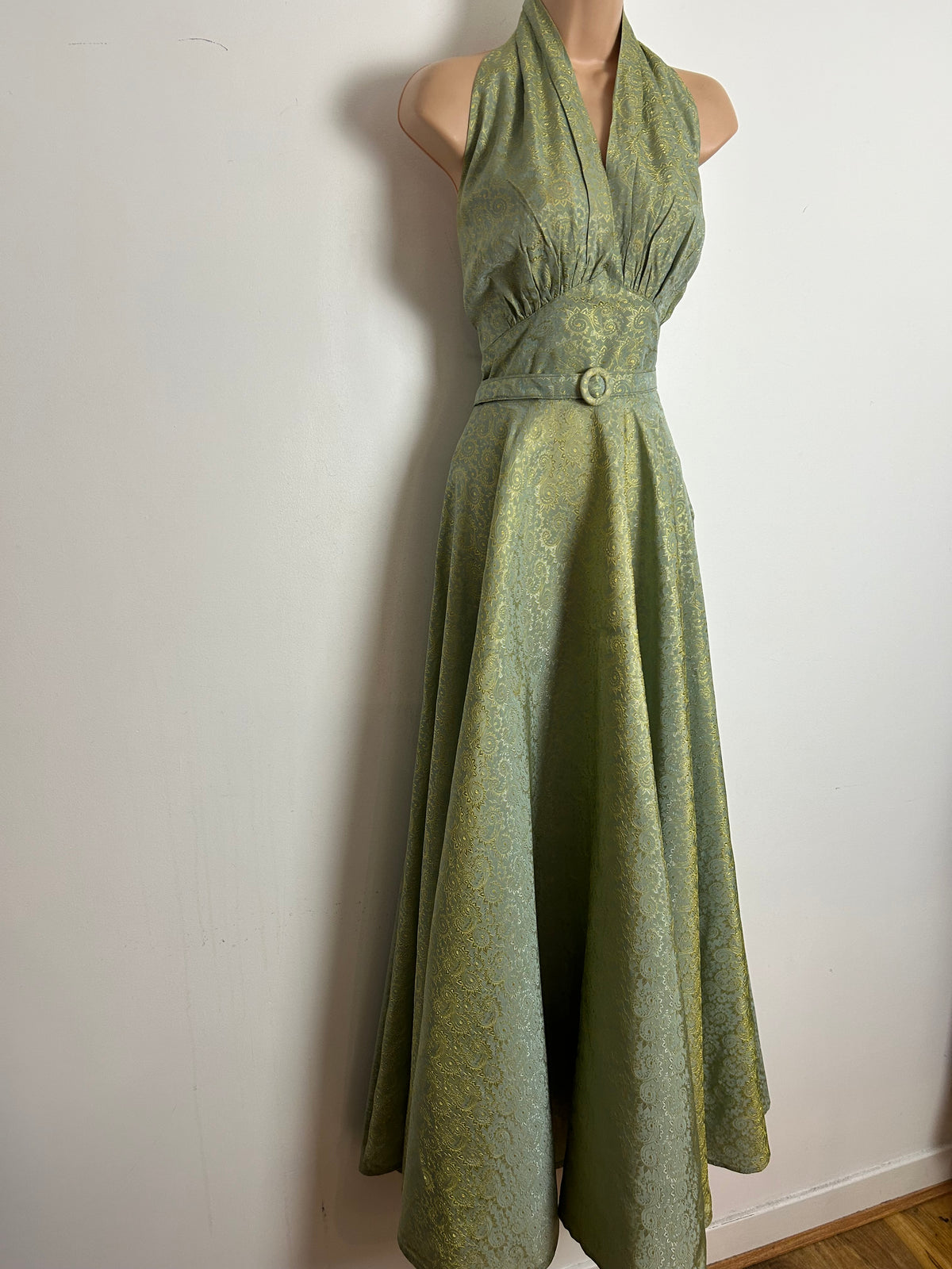 Vintage 1940s Size 8 Stunning Pale Green & Gold Paisley Brocade Halter Neck Belted Full Length Evening Gown