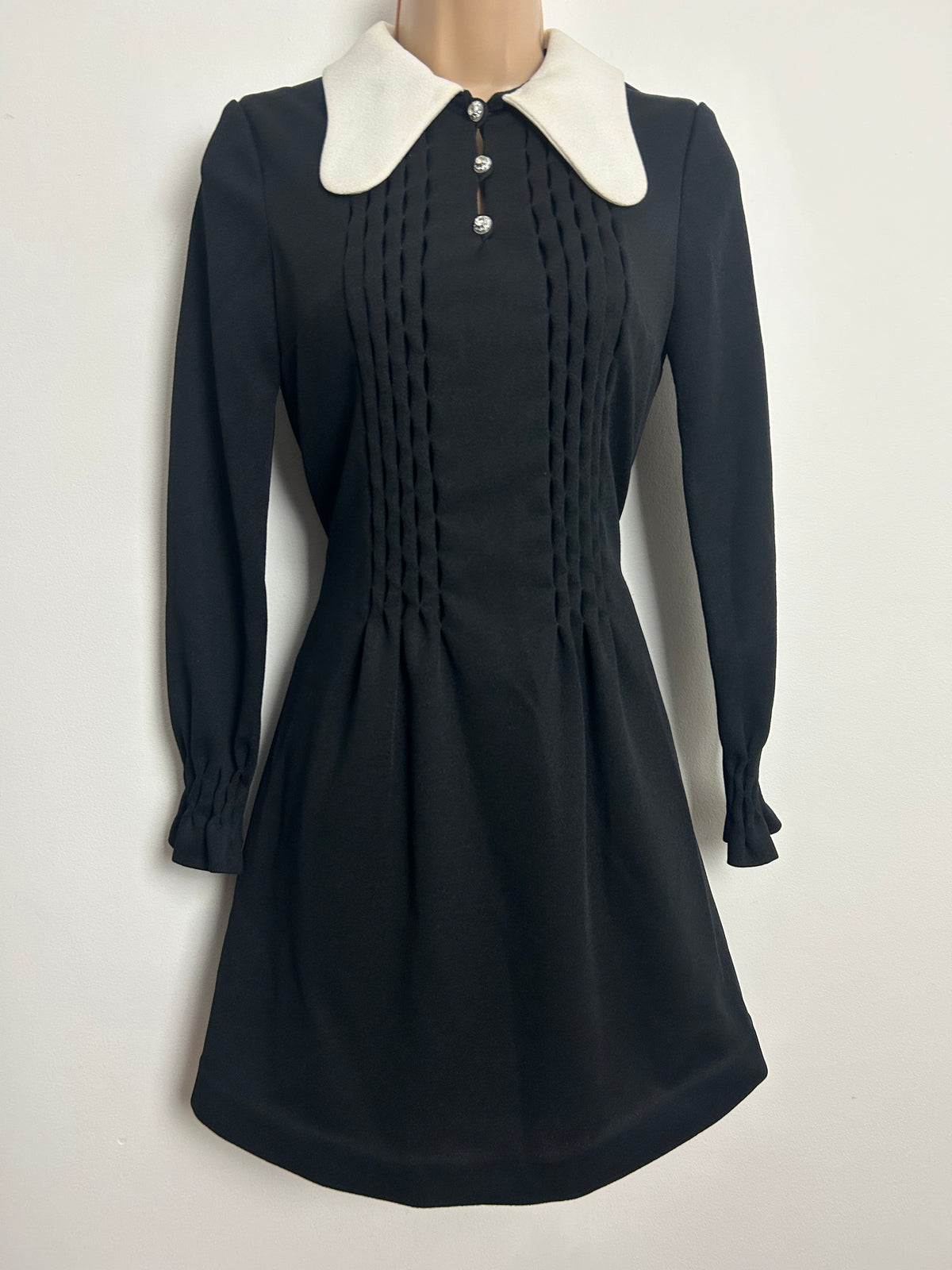 Vintage 1960s PEGGY LANE Size 6 Black Beagle Collar Pintuck Pleated Tie Back Mini Mod Dress