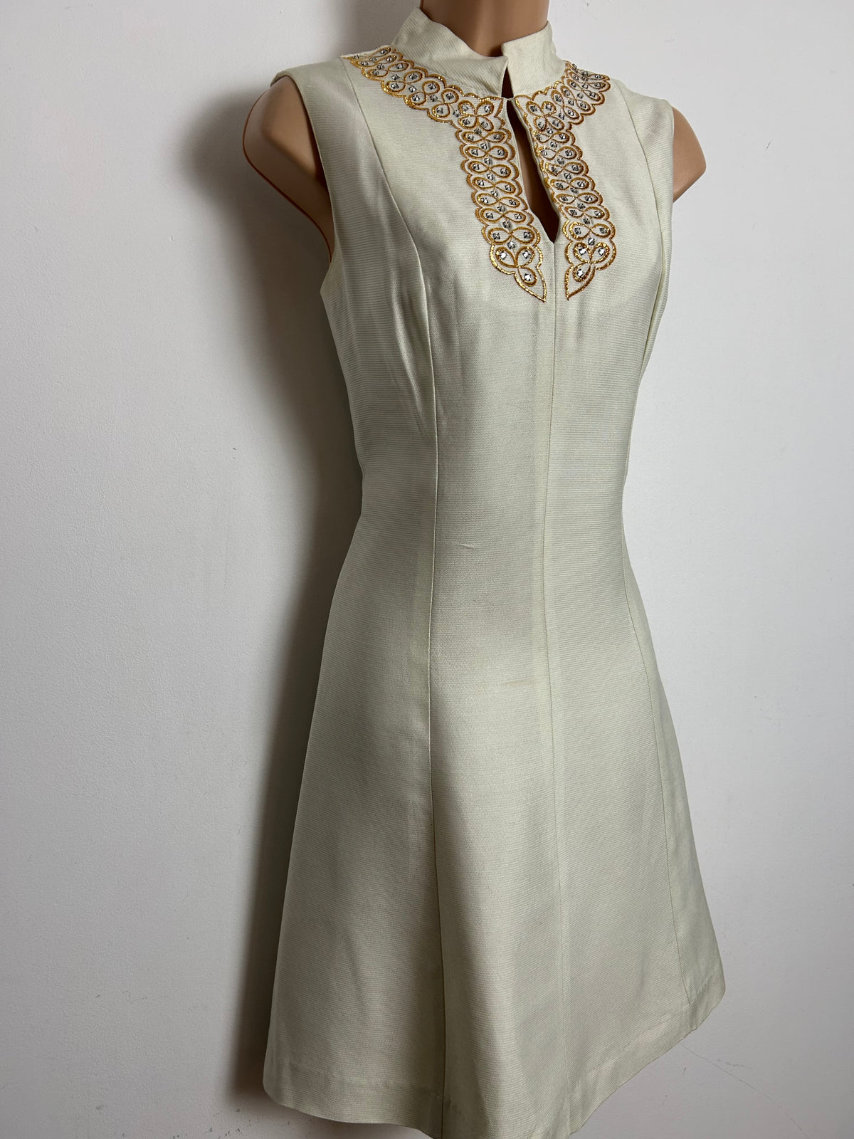 Vintage 1960s WENDY Size 8 Winter White Gold Braid & Diamante Embellished Mod Occasion Shift Dress