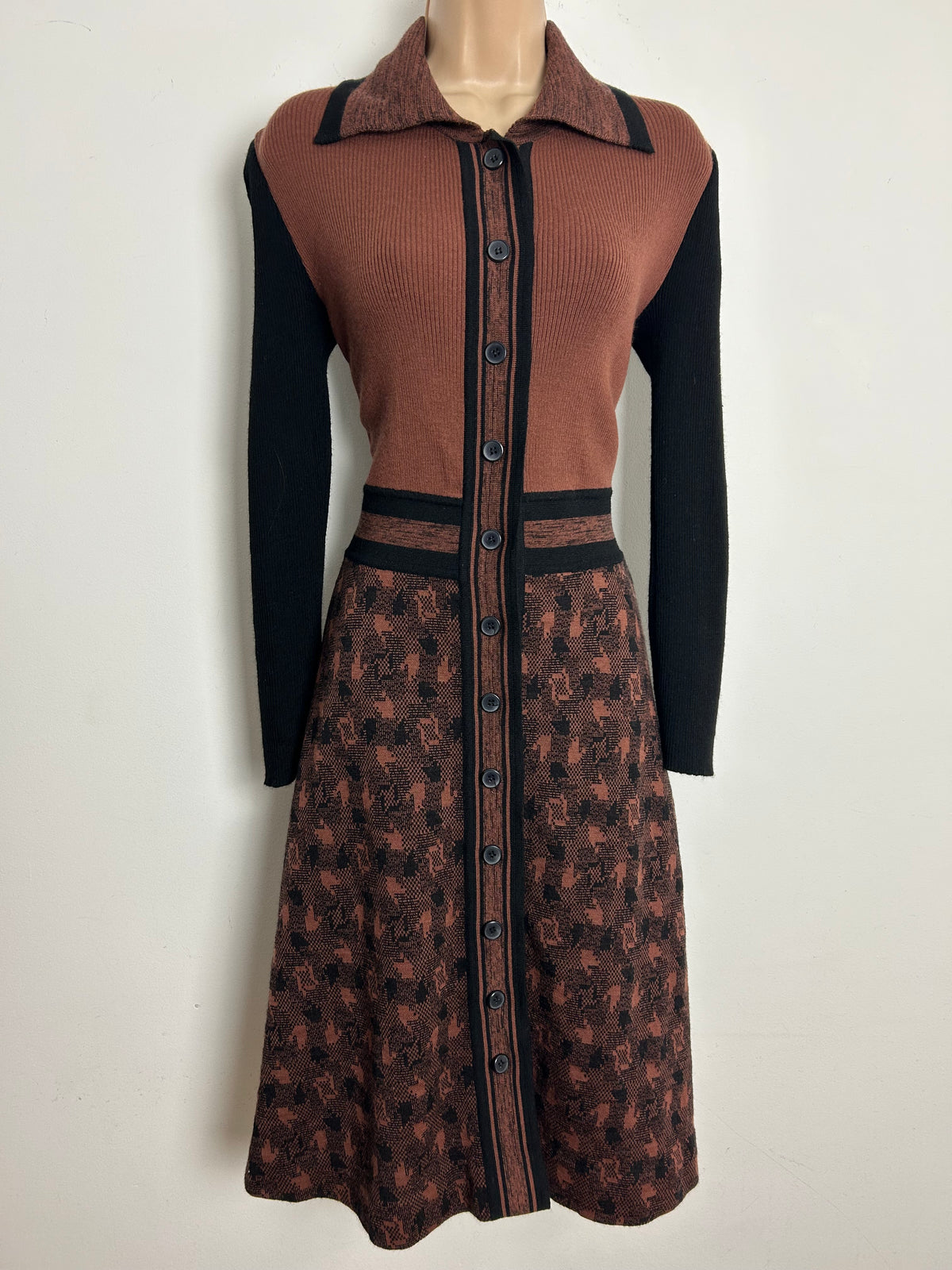 Vintage 1970s Size 8-10 Brown & Black Abstract Check Print Rib Jersey Mod Day Dress