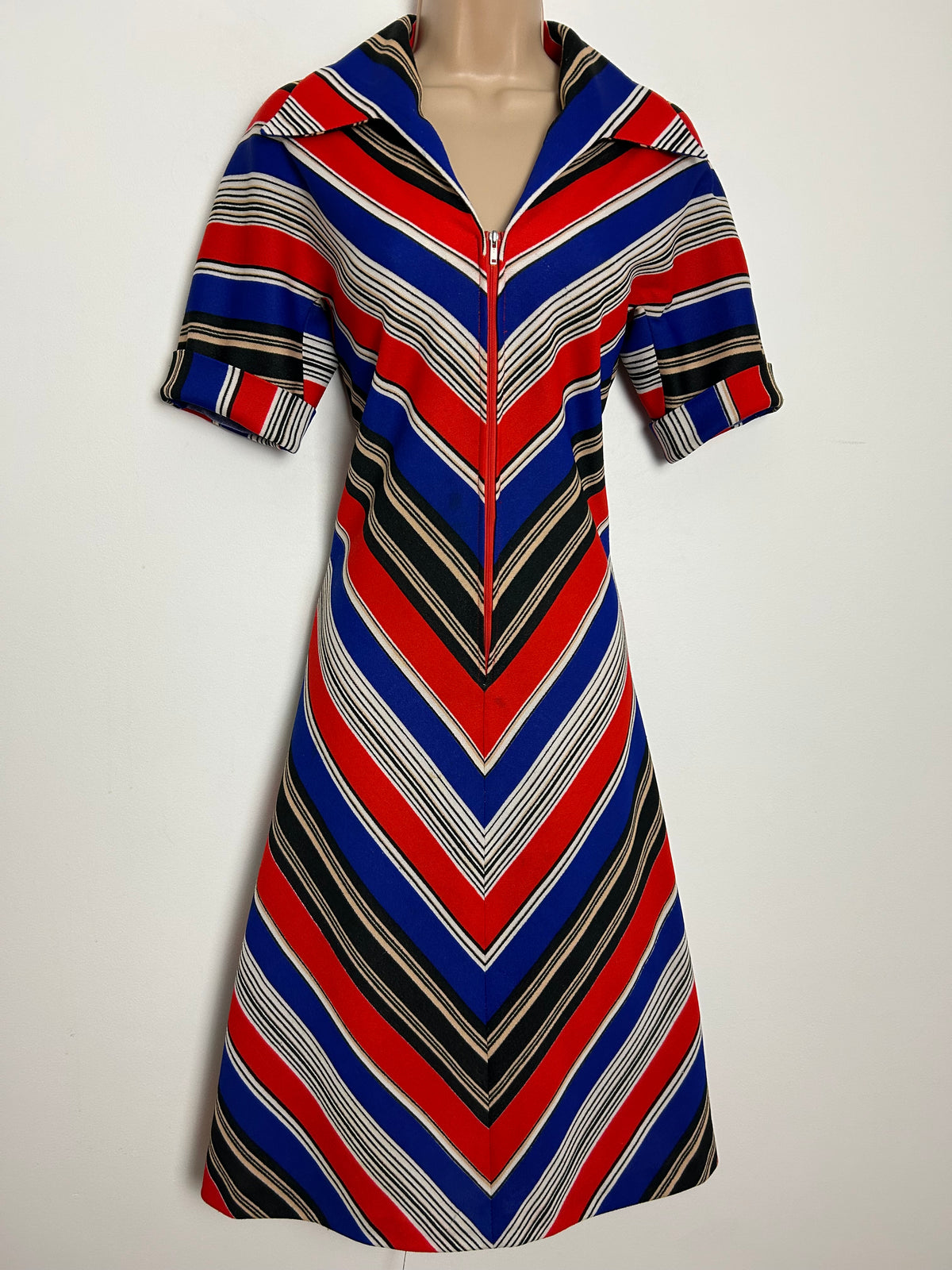 Vintage 1970s Size 10 Blue Red Black & Beige Chevron Stripe Print Zip Front Shift Mod Dress