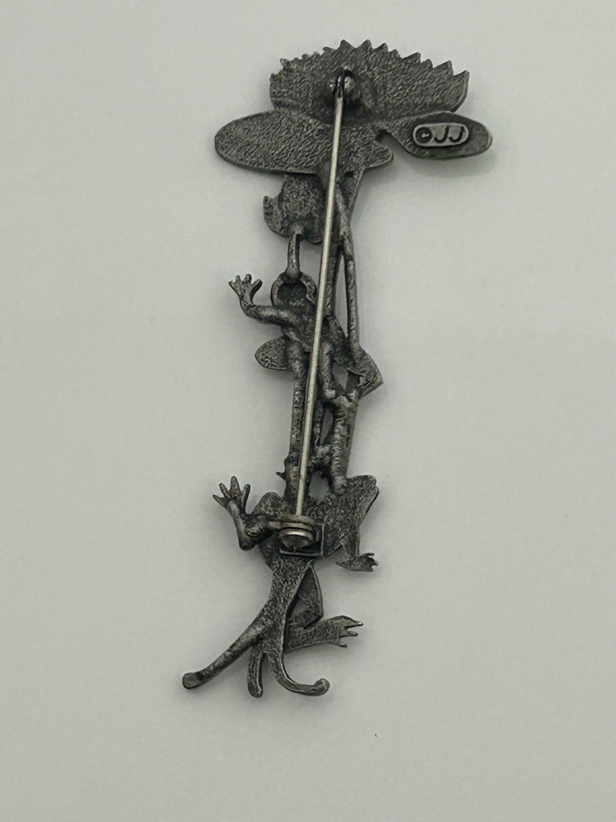 Vintage JJ (JONETTE) Collectable Exquisite Silver Tone Pewter & Green Enamel Frogs & Lily Pad Pin Brooch