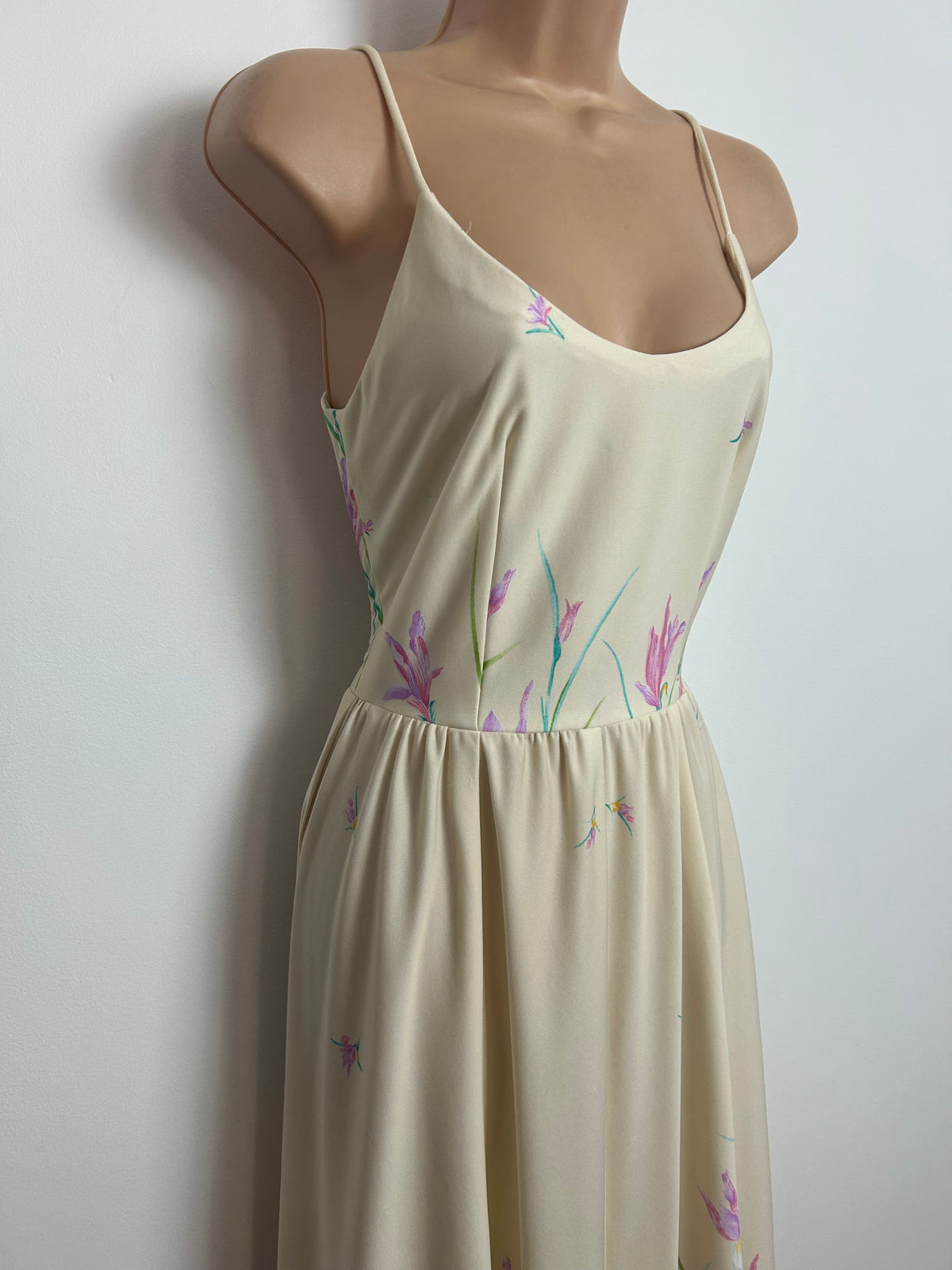 Vintage 1970s Size 6-8 Cream & Pink Iris Print Strappy Handkerchief Hem Summer Maxi Dress