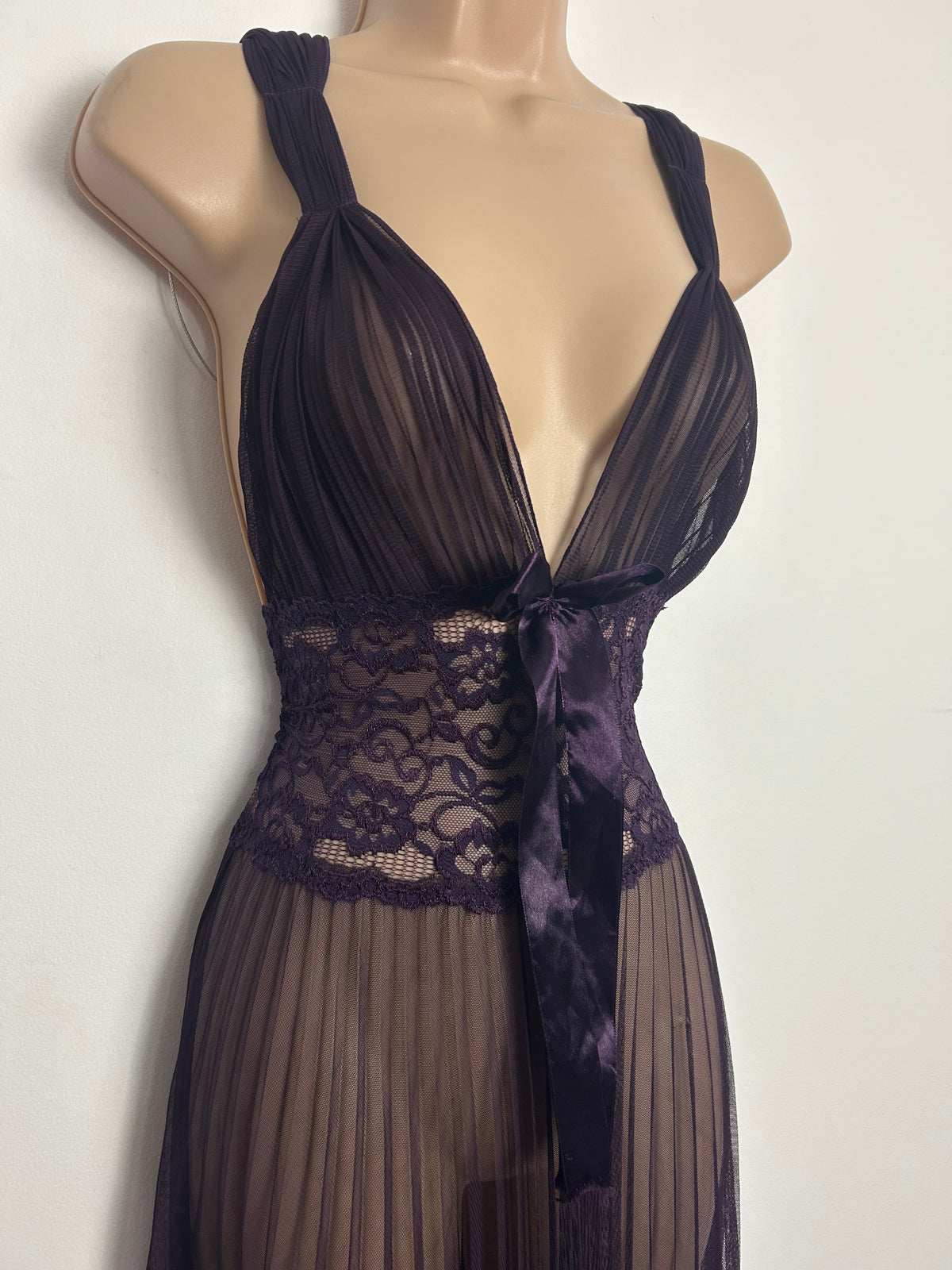 Vintage Size 8-10 deep Plum Purple Ruched Lace Waist Panel Bow Detail Pleated Full Length Negligee Nightdress