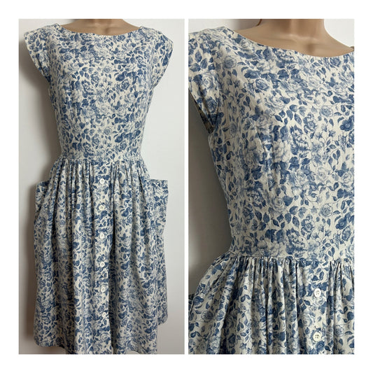 Vintage Early 1960s Size 10 Pretty White & Blue Floral Print Pocket Detail Pleated Fit & Flare Rockabilly Dress