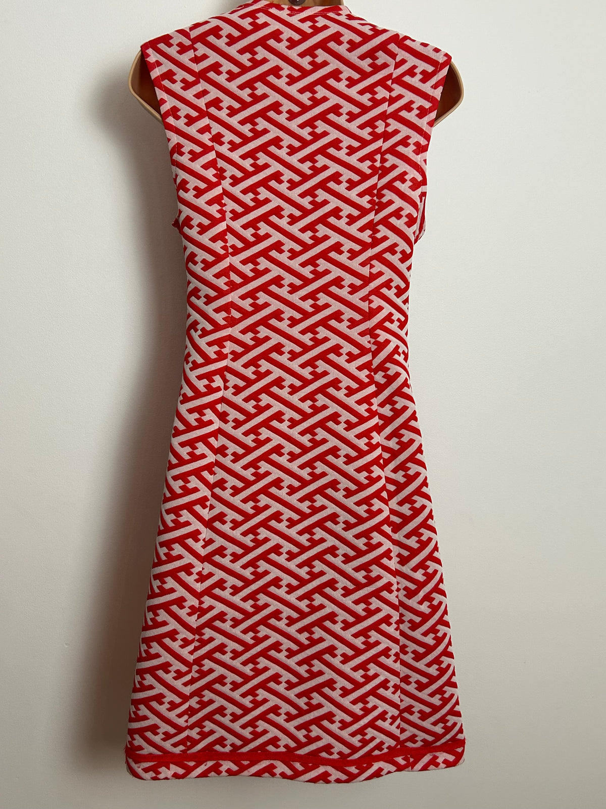 Vintage 1960s Size 12 Red & White Abstract Print Sleeveless Mod Shift Dress