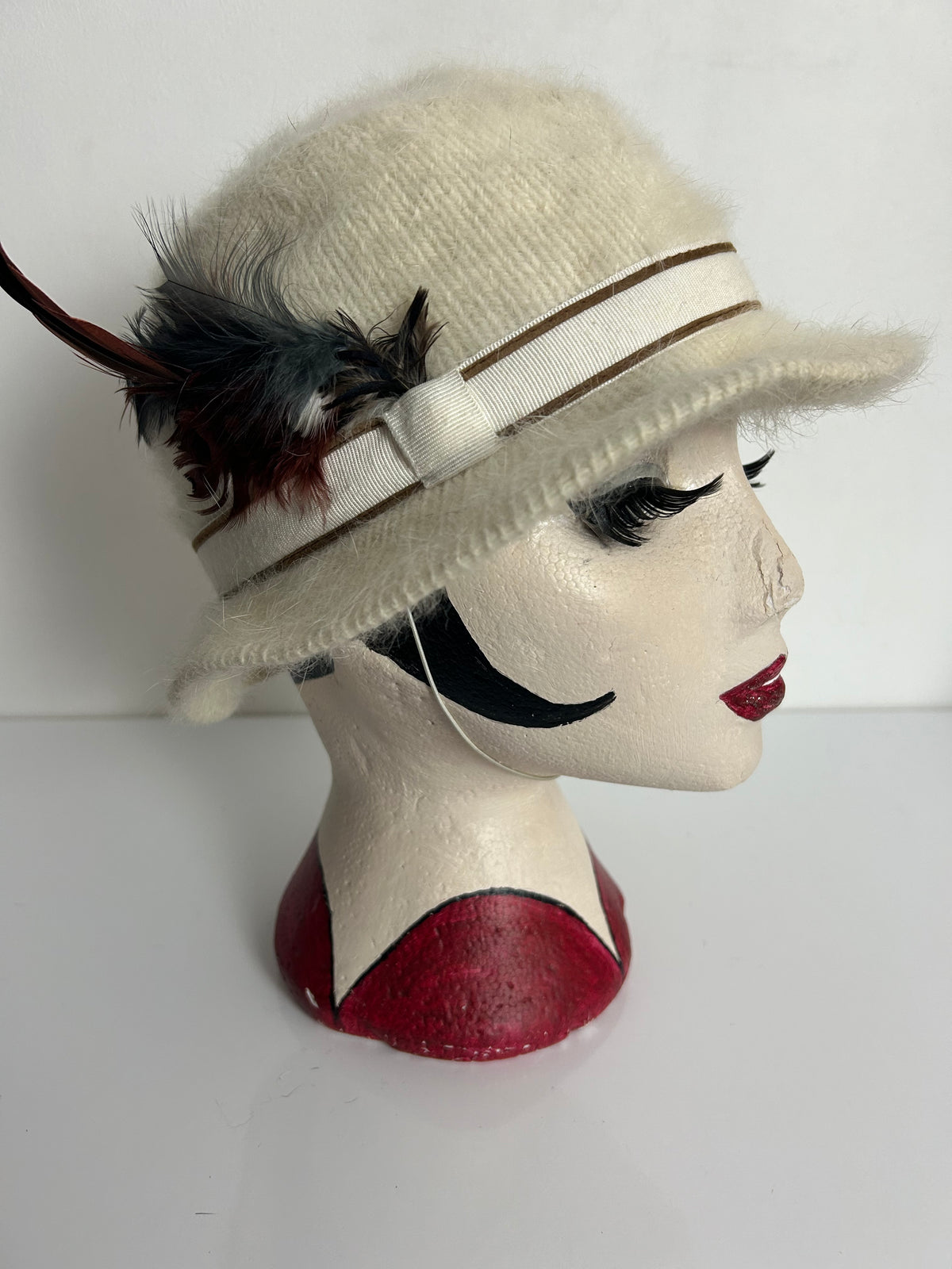 Vintage Cream Angora & Wool Mix Grosgrain Ribbon & Feather Detail Hat