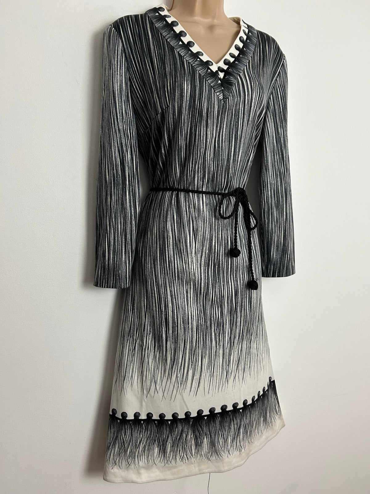 Vintage 1970s UK Size 14 Black White & Grey Abstract Stripe Print Long Sleeve Belted Day Dress