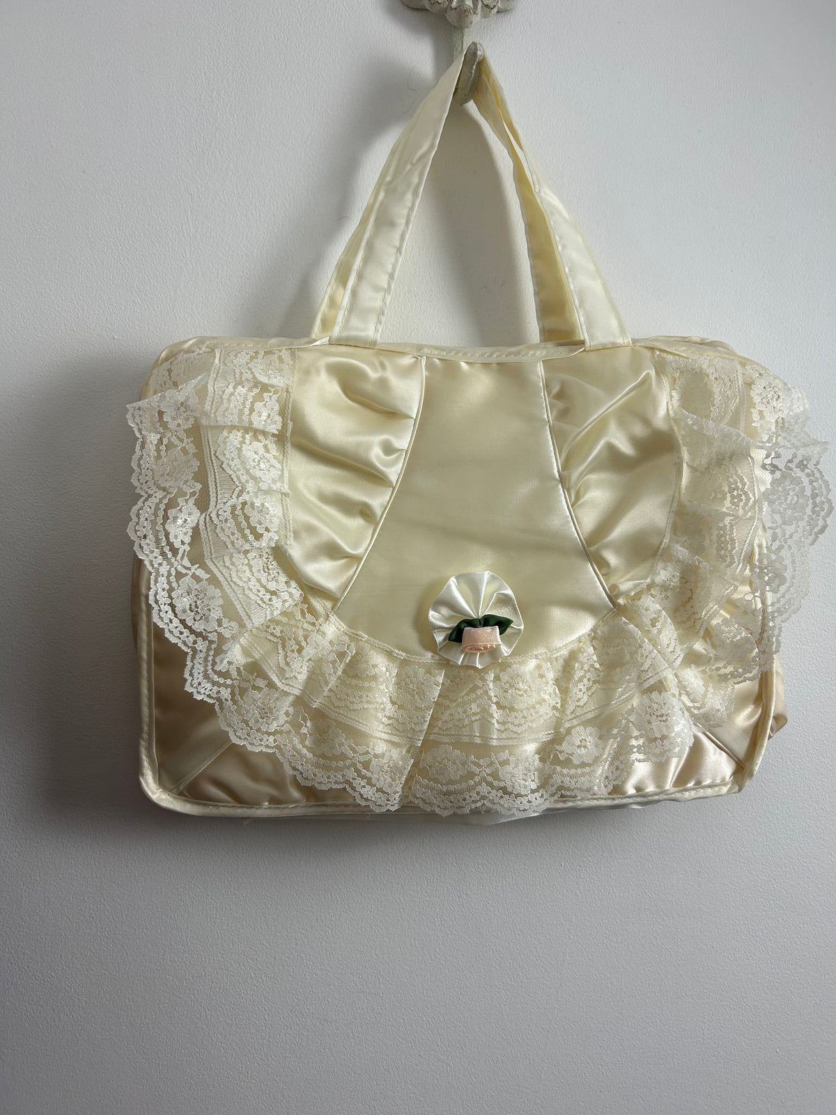 Vintage 1960s Never Used Cream Satin Lace & Floral Applique Lingerie Negligee Travel Bag