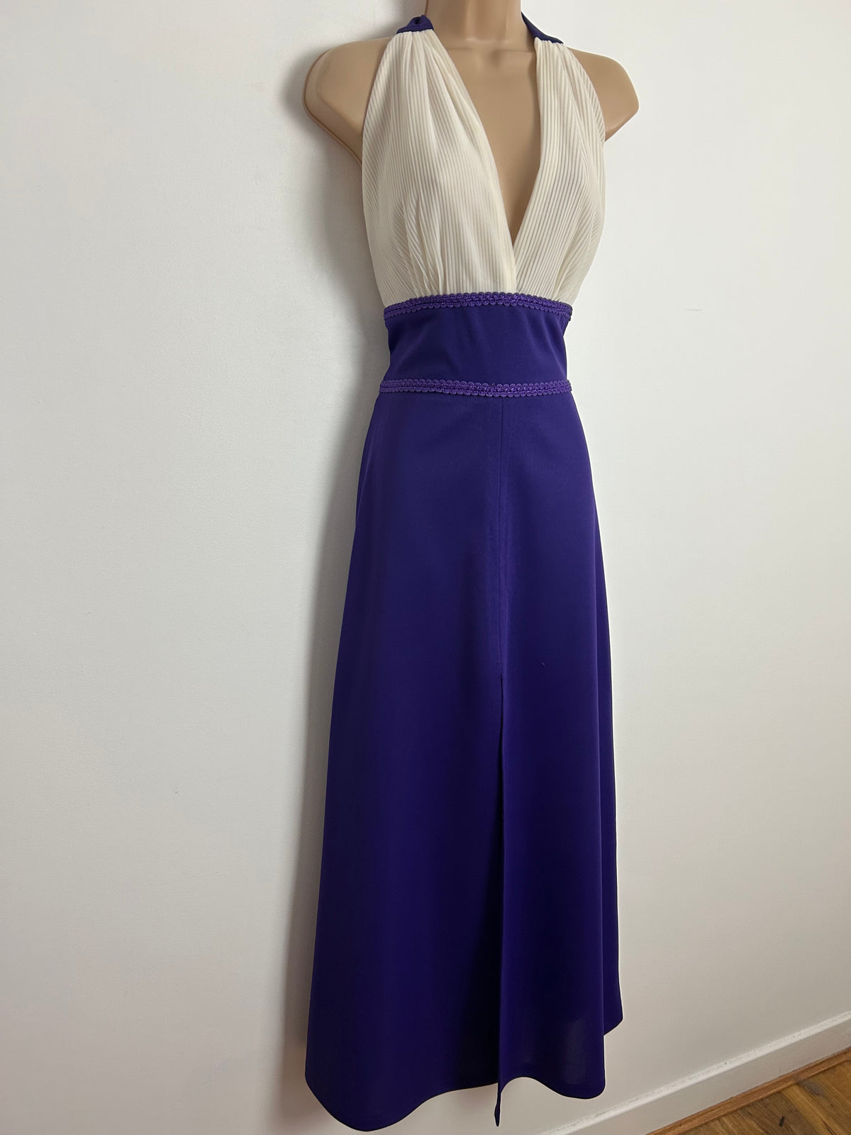 Vintage 1970s Size 10 Purple & White Plisse Pleated Halter Style Braid Trim Occasion Maxi Dress