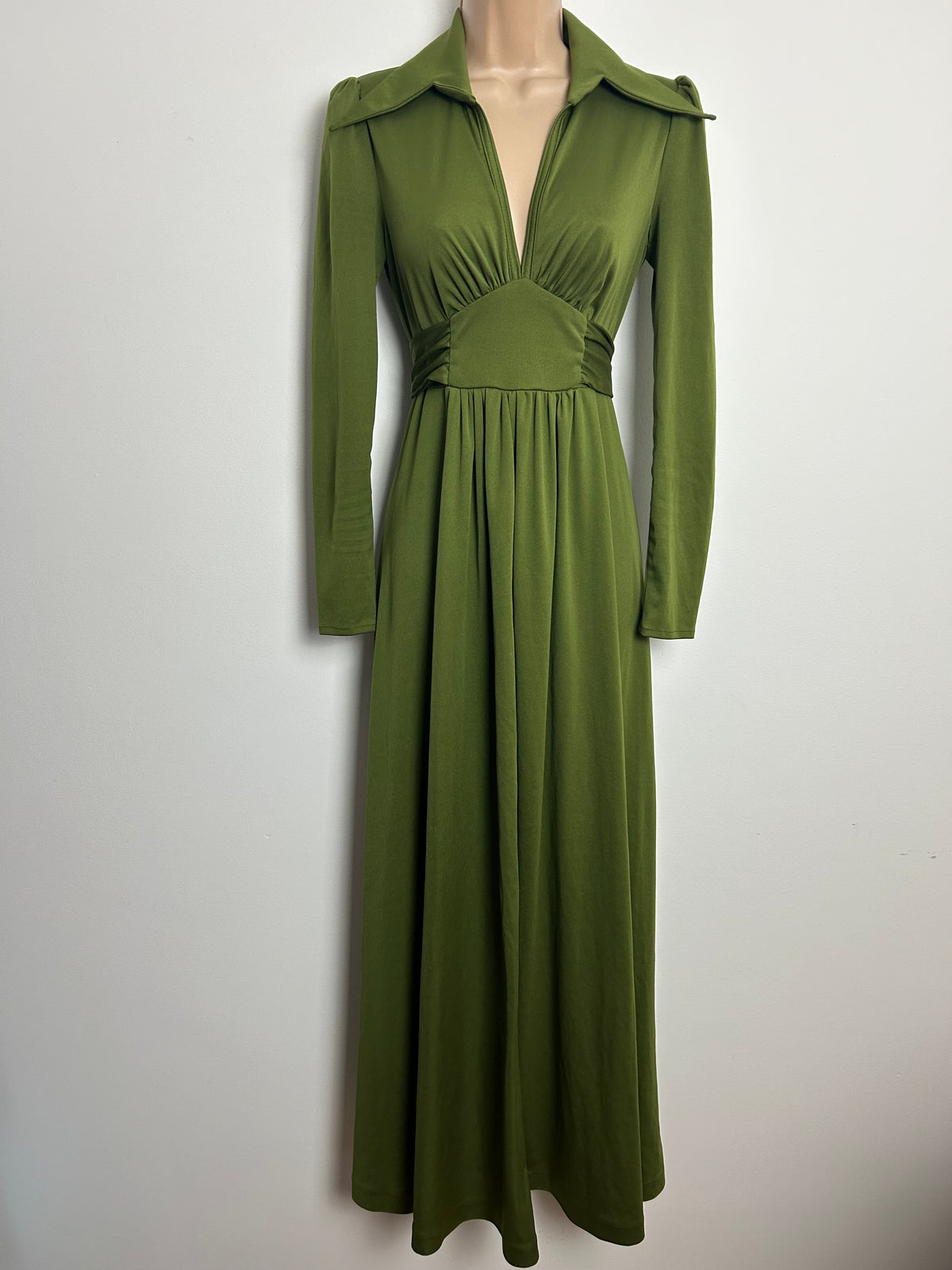 Vintage 1970s C&A Size 6 Moss Green Dagger Collar Long Sleeve Tie Back Maxi Dress