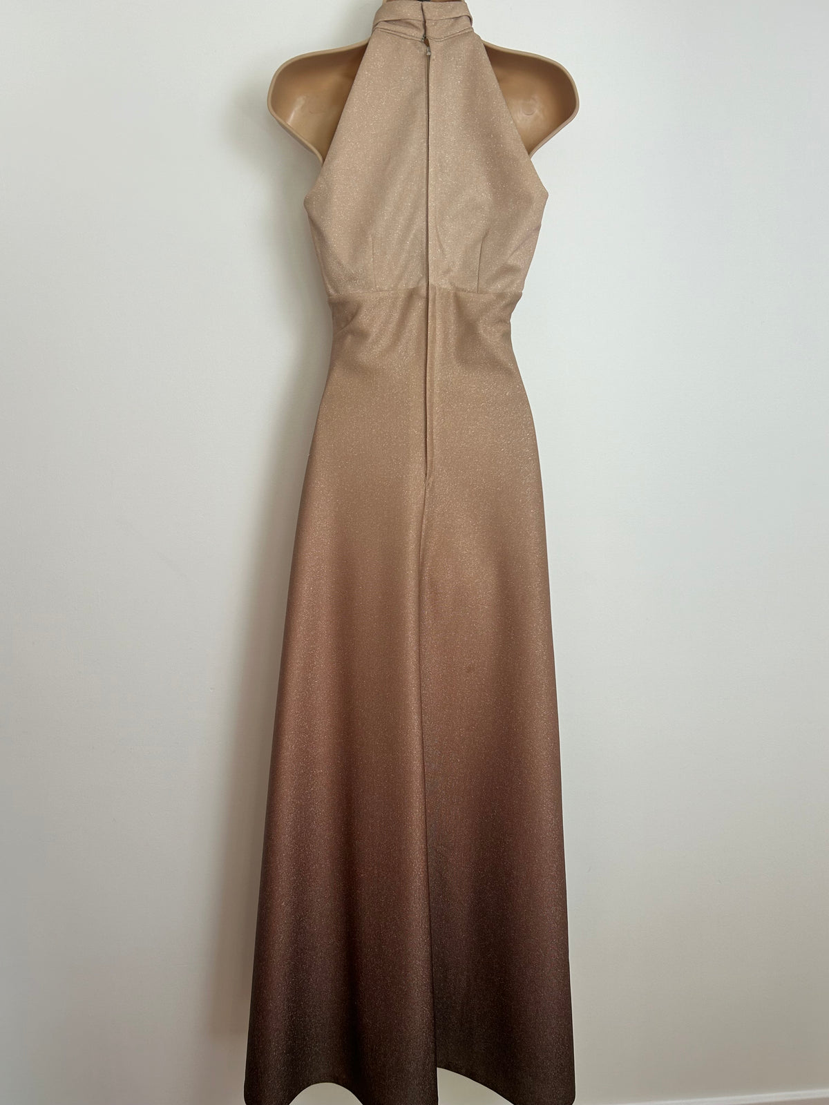 Vintage 1970s Size 6-8 Gold Ombre Sleeveless Keyhole Lurex Occasion Maxi Dress