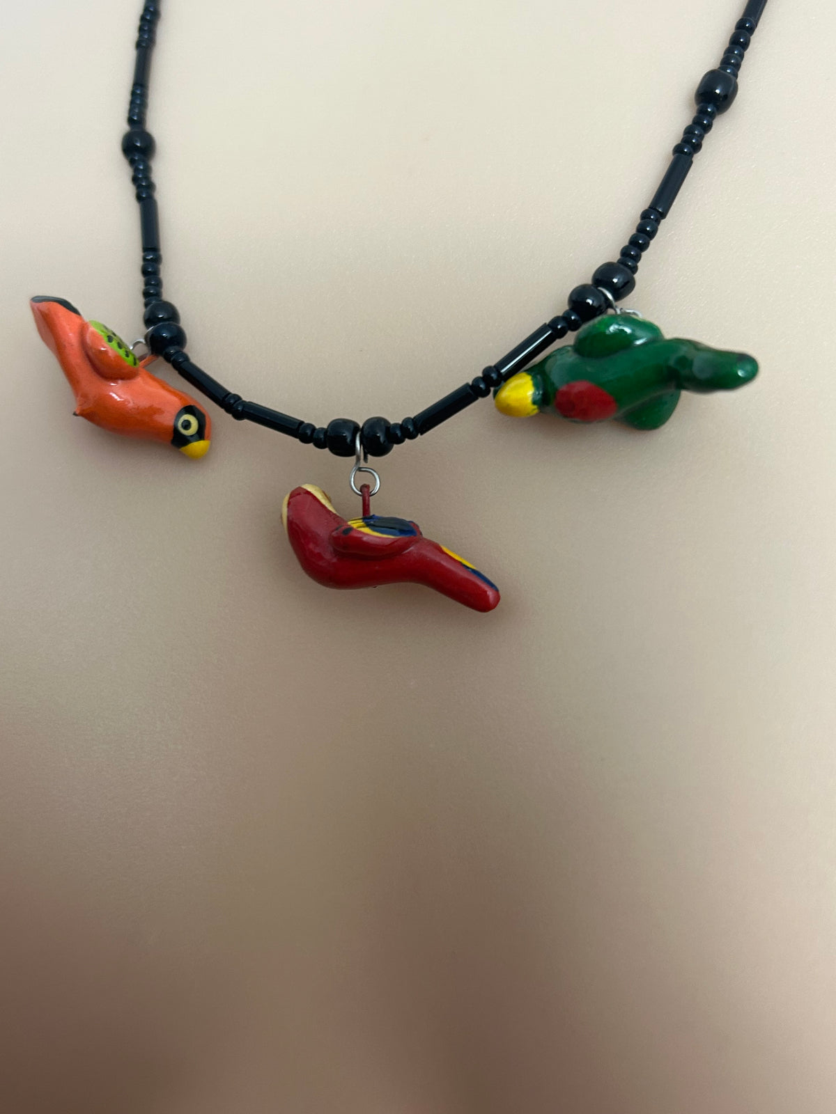Vintage 1980s Black Bead & Birds Barrel Clasp Cute Fun Necklace