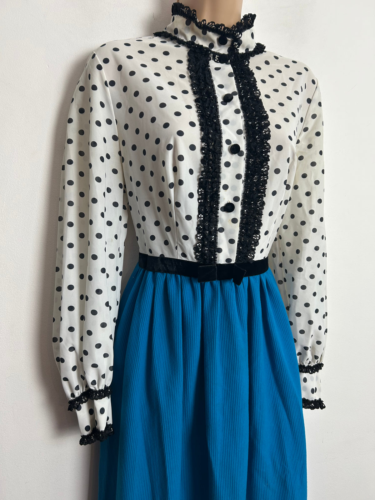 Vintage 1970s UK Size 10-12 White Black & Peacock Blue Polka Dot Nylon Lightweight Prairie Boho Maxi Dress