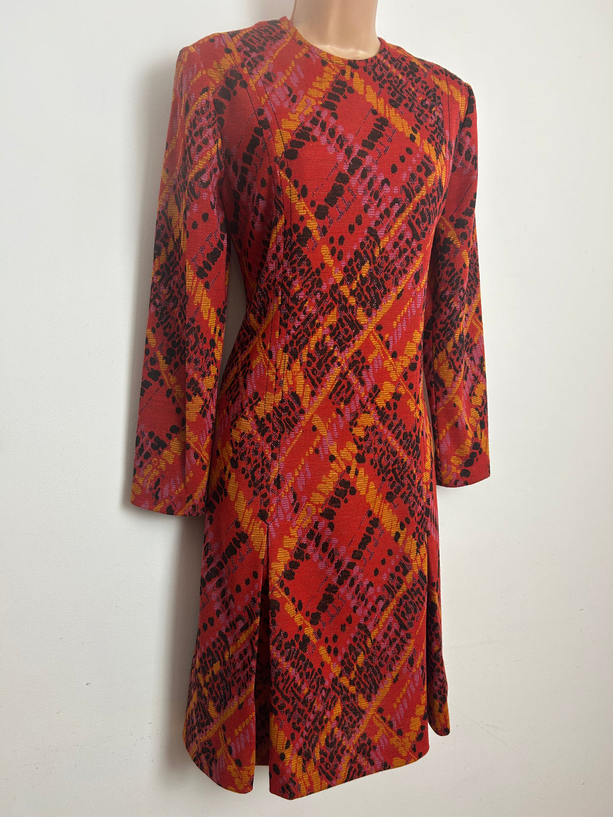 Vintage 1960s Size 10 Dark Orangey Red & Black Abstract Print Long Sleeve Mod Shift Dress
