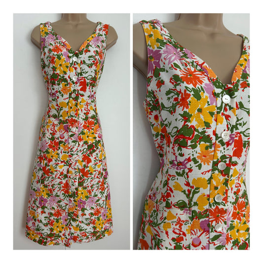 Vintage 1960s Size 12 White Orange Pink & Green Floral Print Sleeveless Button Through Summer Shift Dress